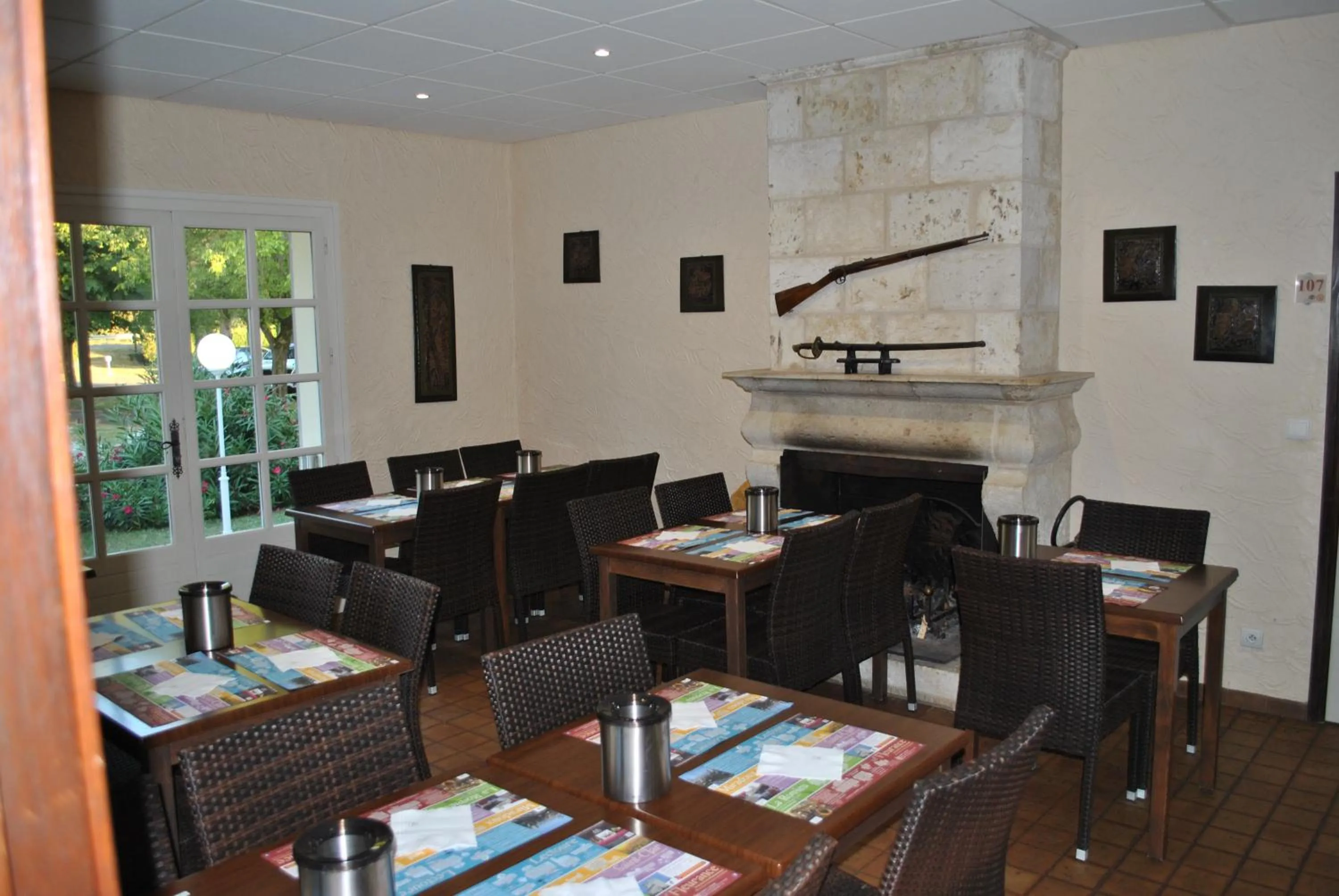 Breakfast in Logis Hôtel & Restaurant Le Fleurance