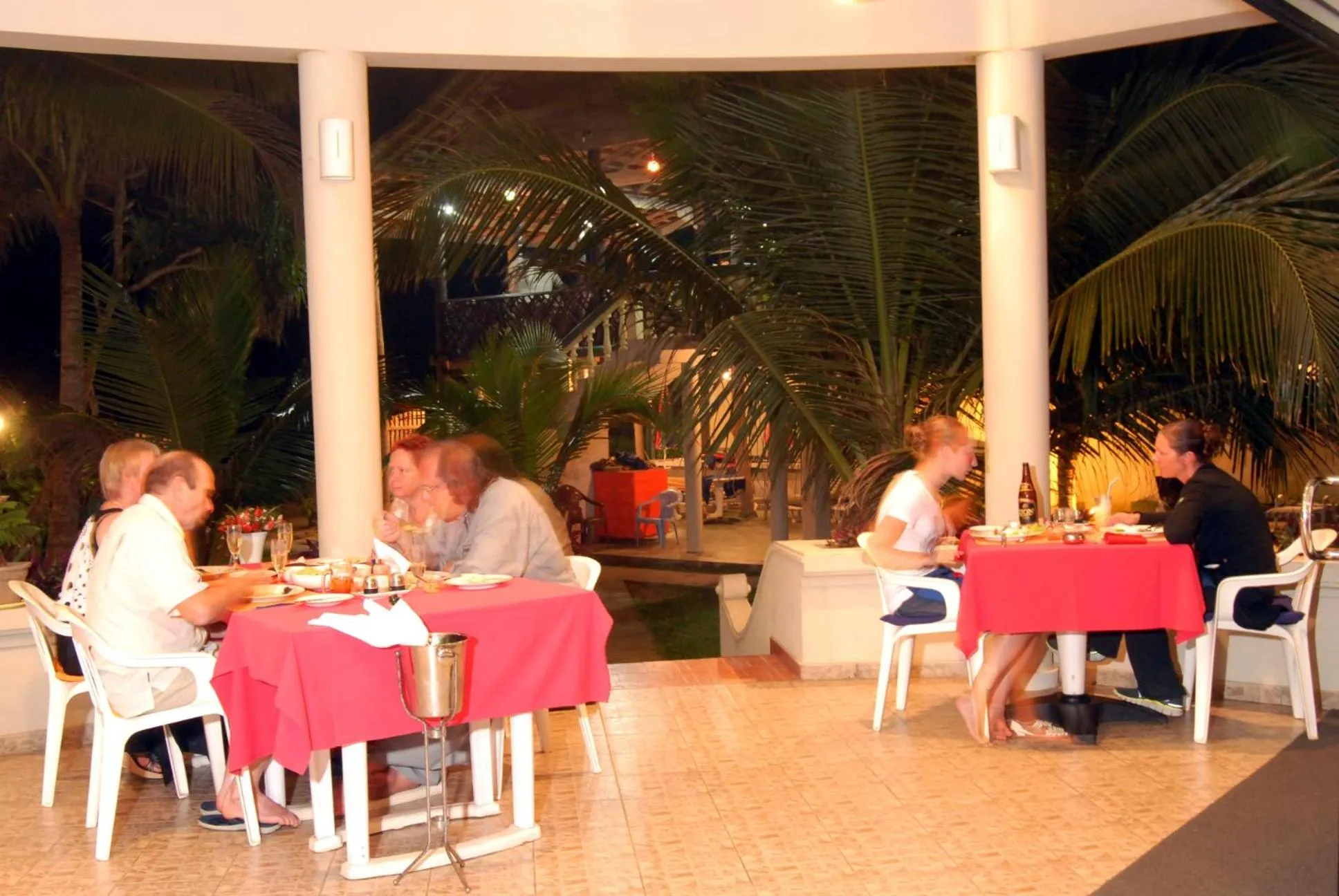 Meals in Oasey Beach Hotel