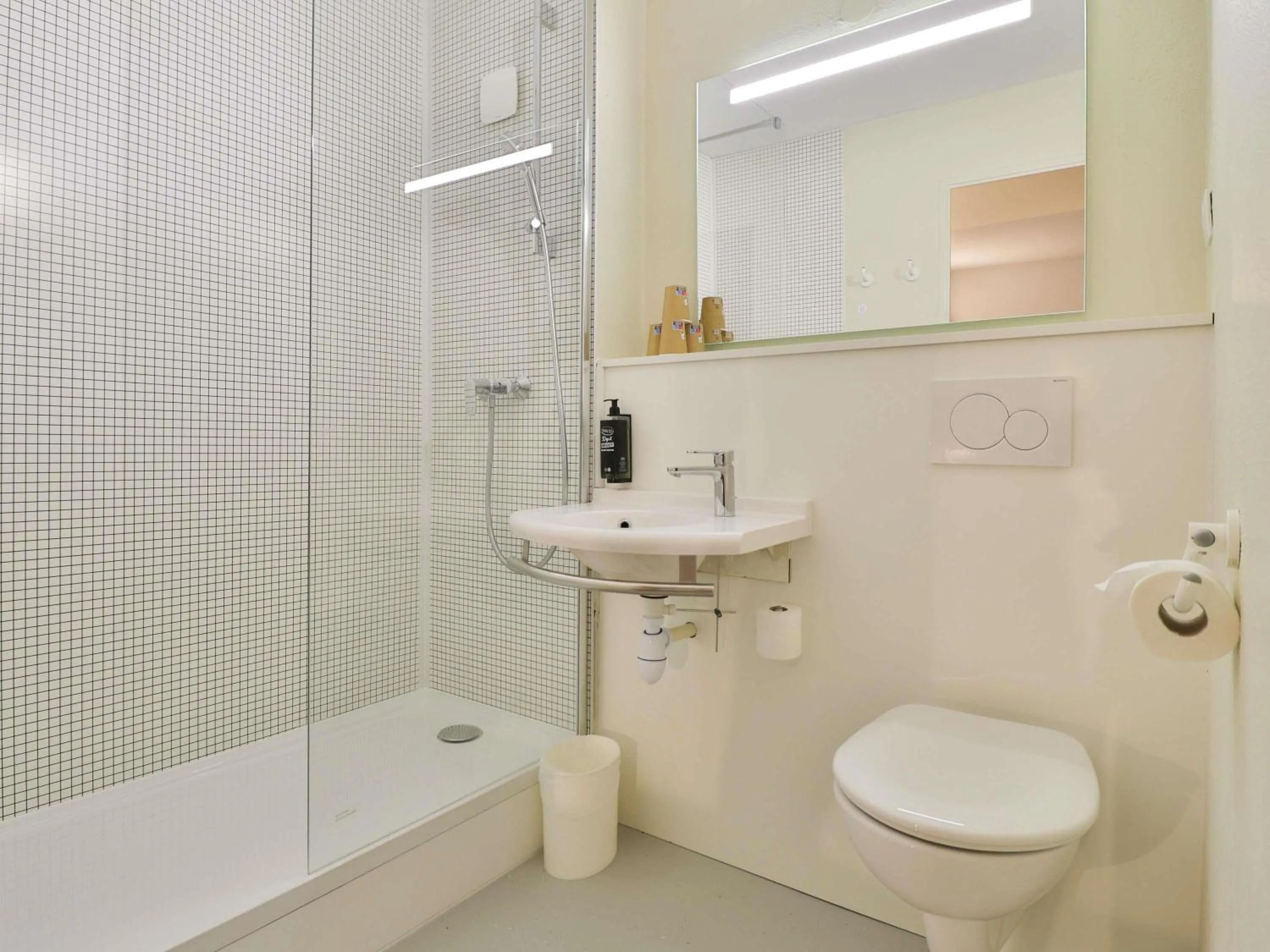 Bedroom in Hotel ibis budget Aix Les Bains - Grésy