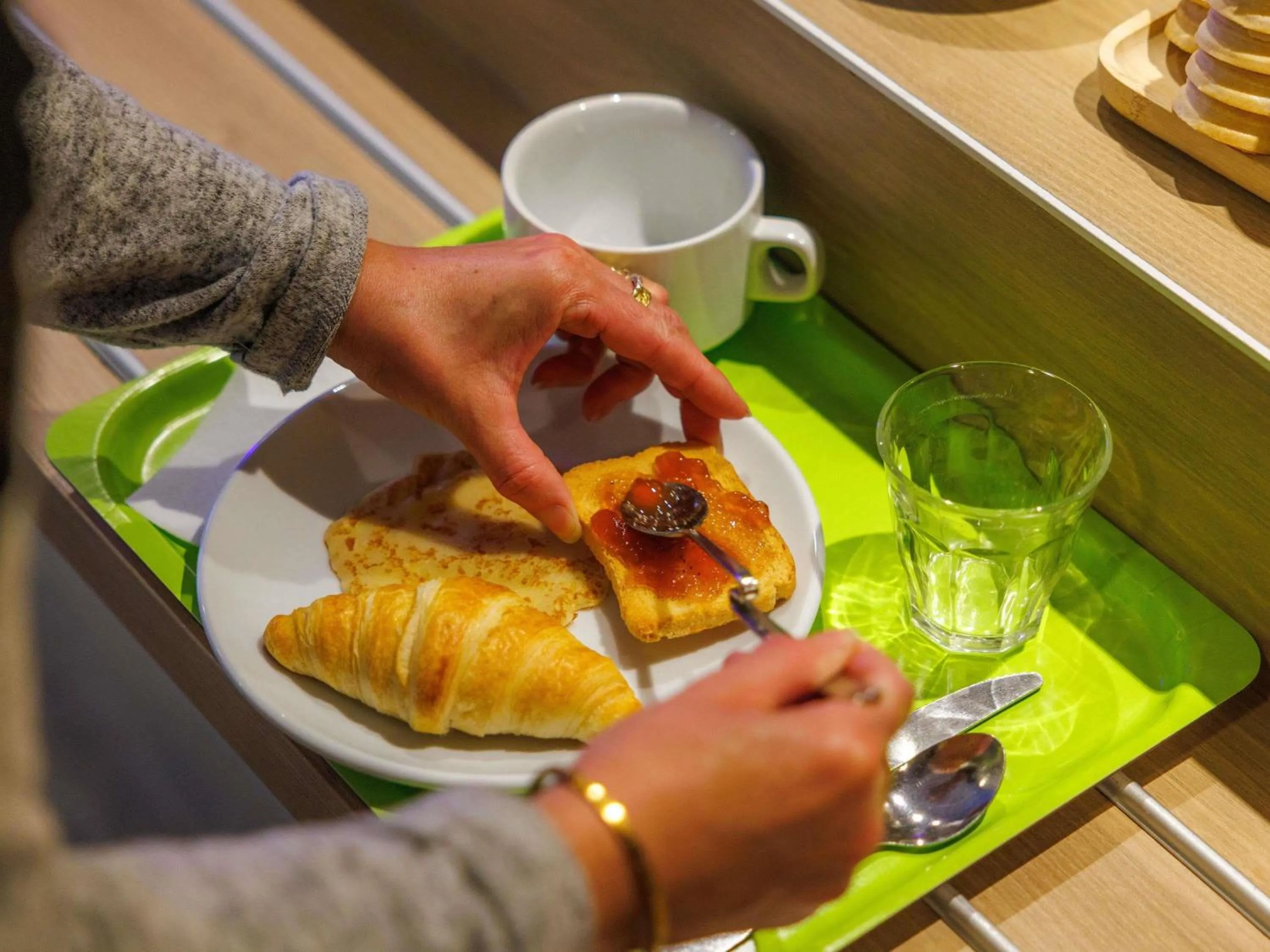 Property building in Hotel ibis budget Aix Les Bains - Grésy