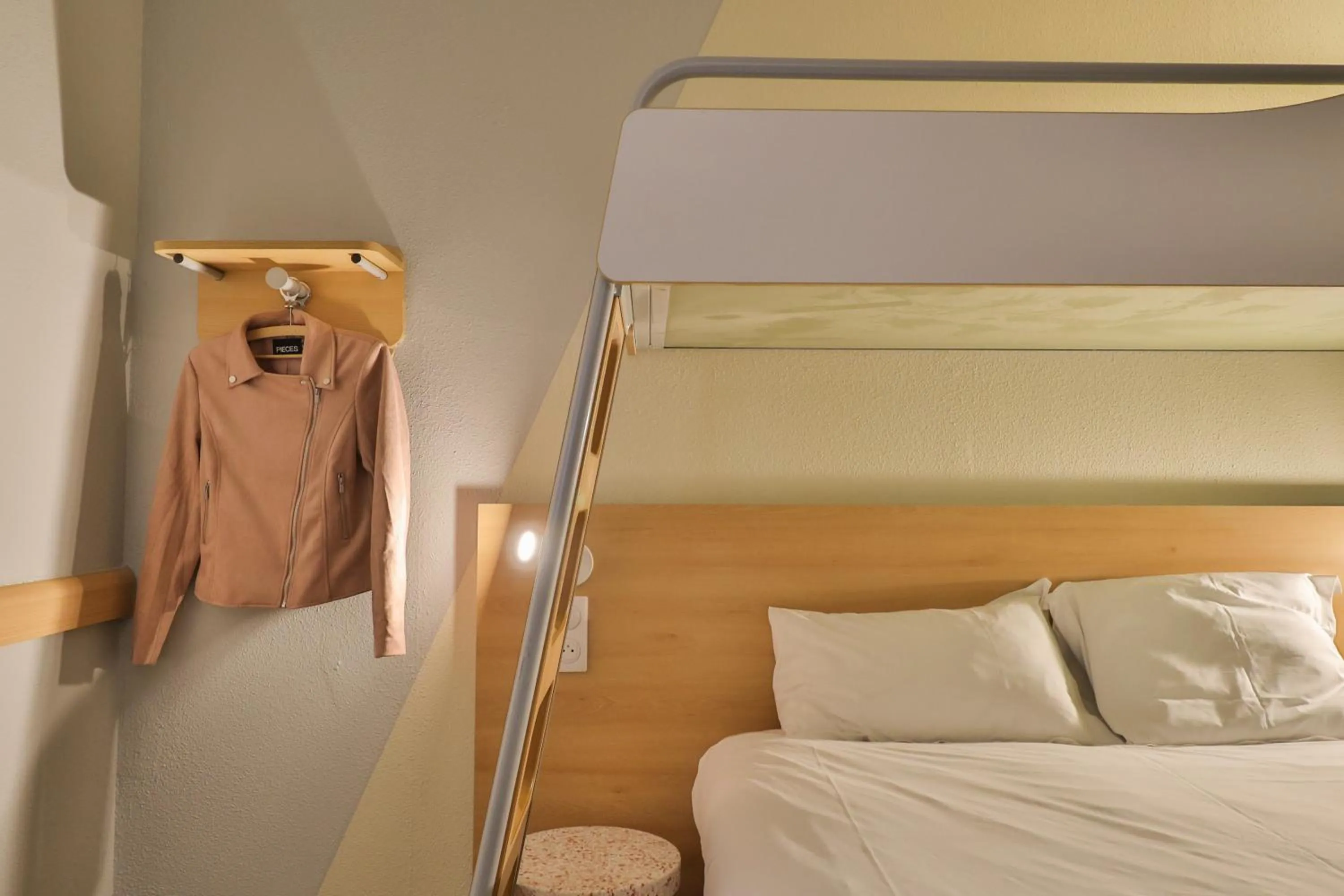 Bedroom, Bed in Hotel ibis budget Aix Les Bains - Grésy