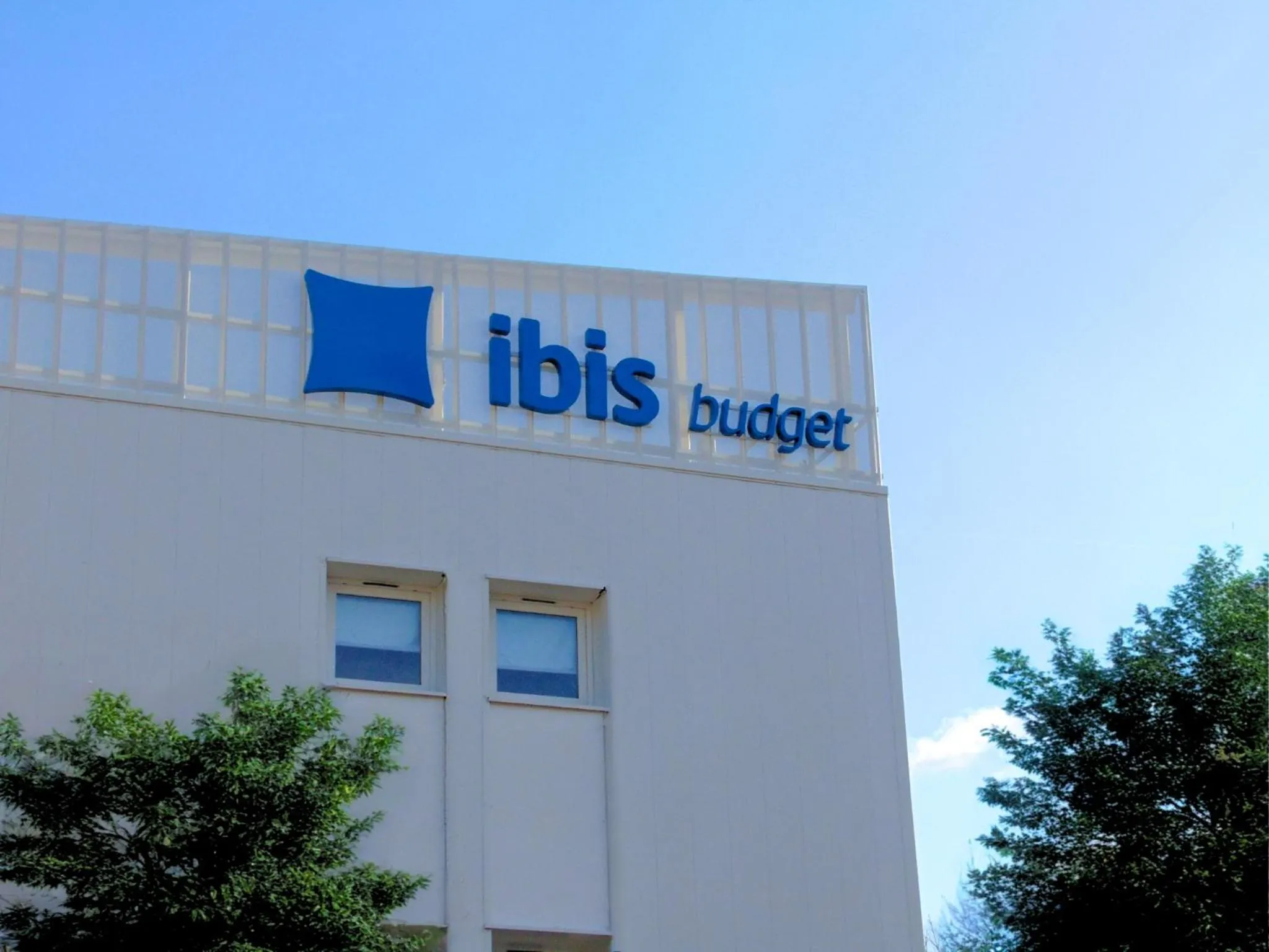 Property building in Hotel ibis budget Aix Les Bains - Grésy