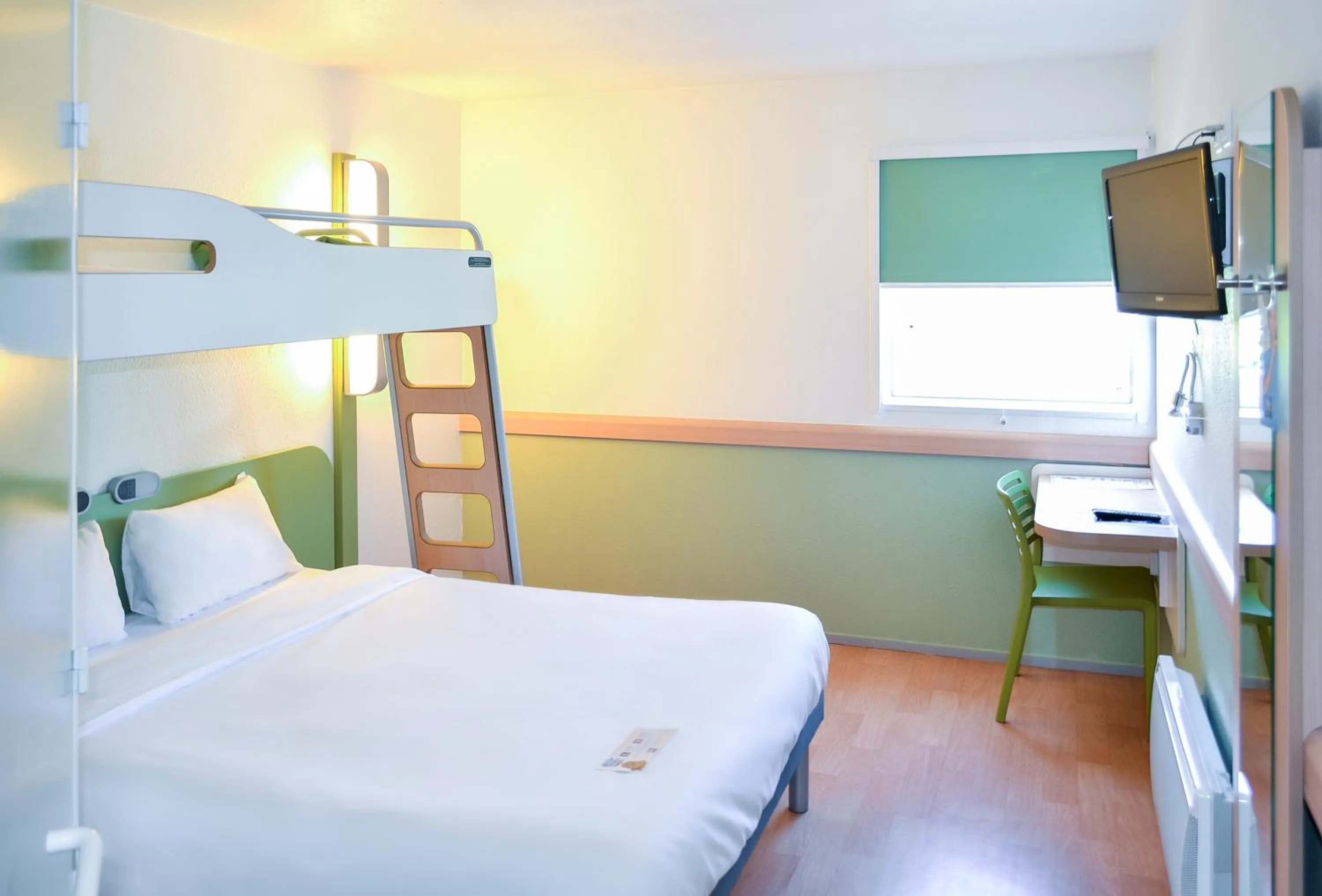 bunk bed, Bed in Hotel ibis budget Aix Les Bains - Grésy