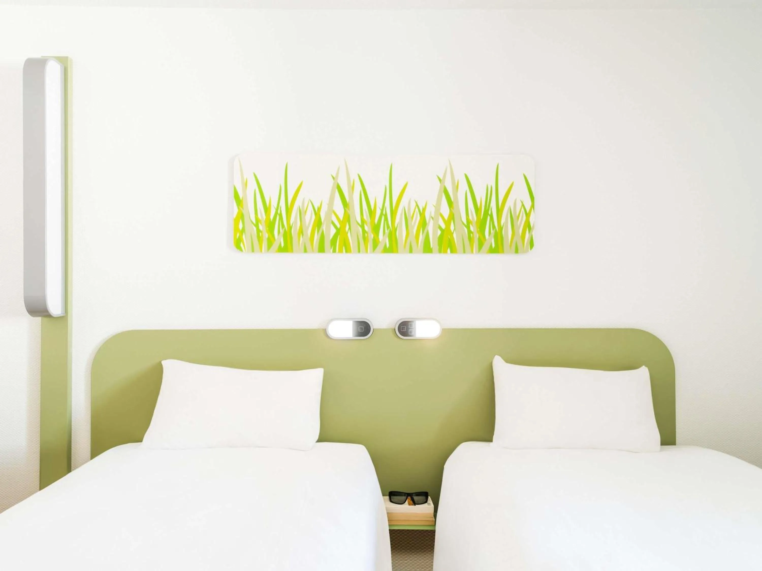 Bedroom, Bed in Hotel ibis budget Aix Les Bains - Grésy