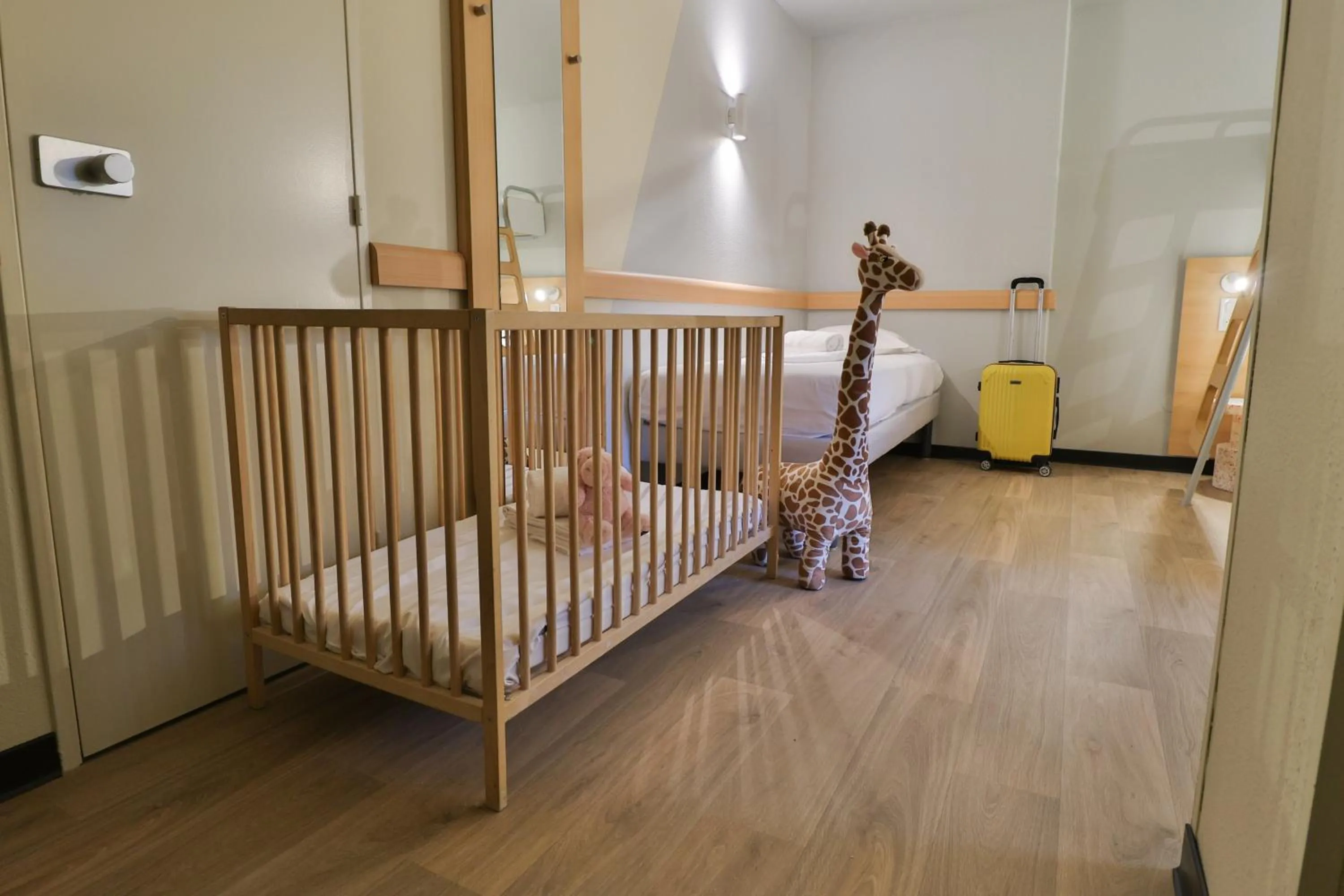 Bedroom, Bed in Hotel ibis budget Aix Les Bains - Grésy