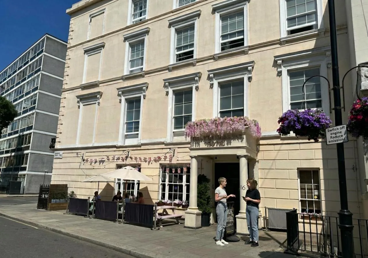 Facade/entrance in Smart Hyde Park View