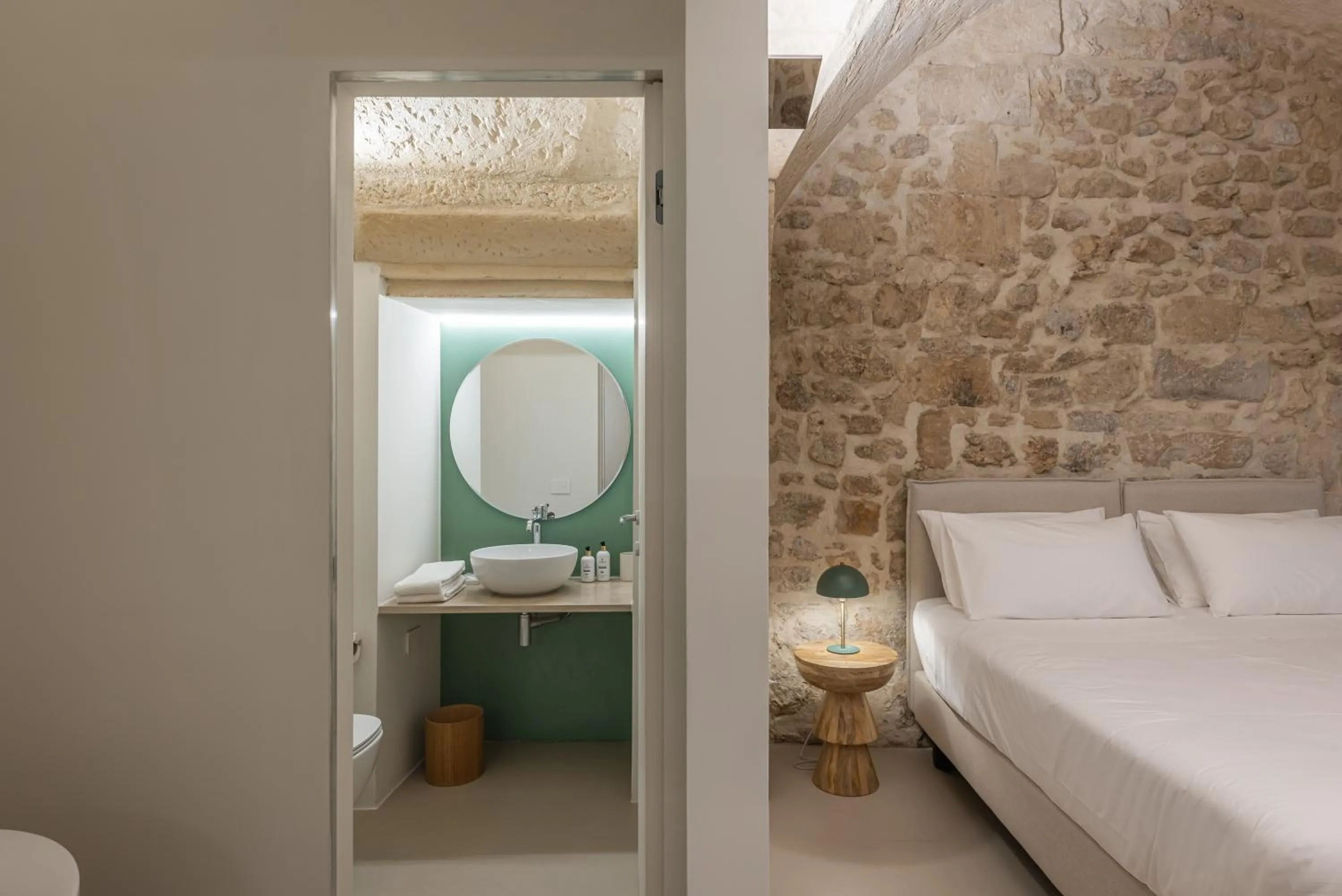 Bathroom, Bed in Arco Vecchio Urban Suite - Epoca Collection