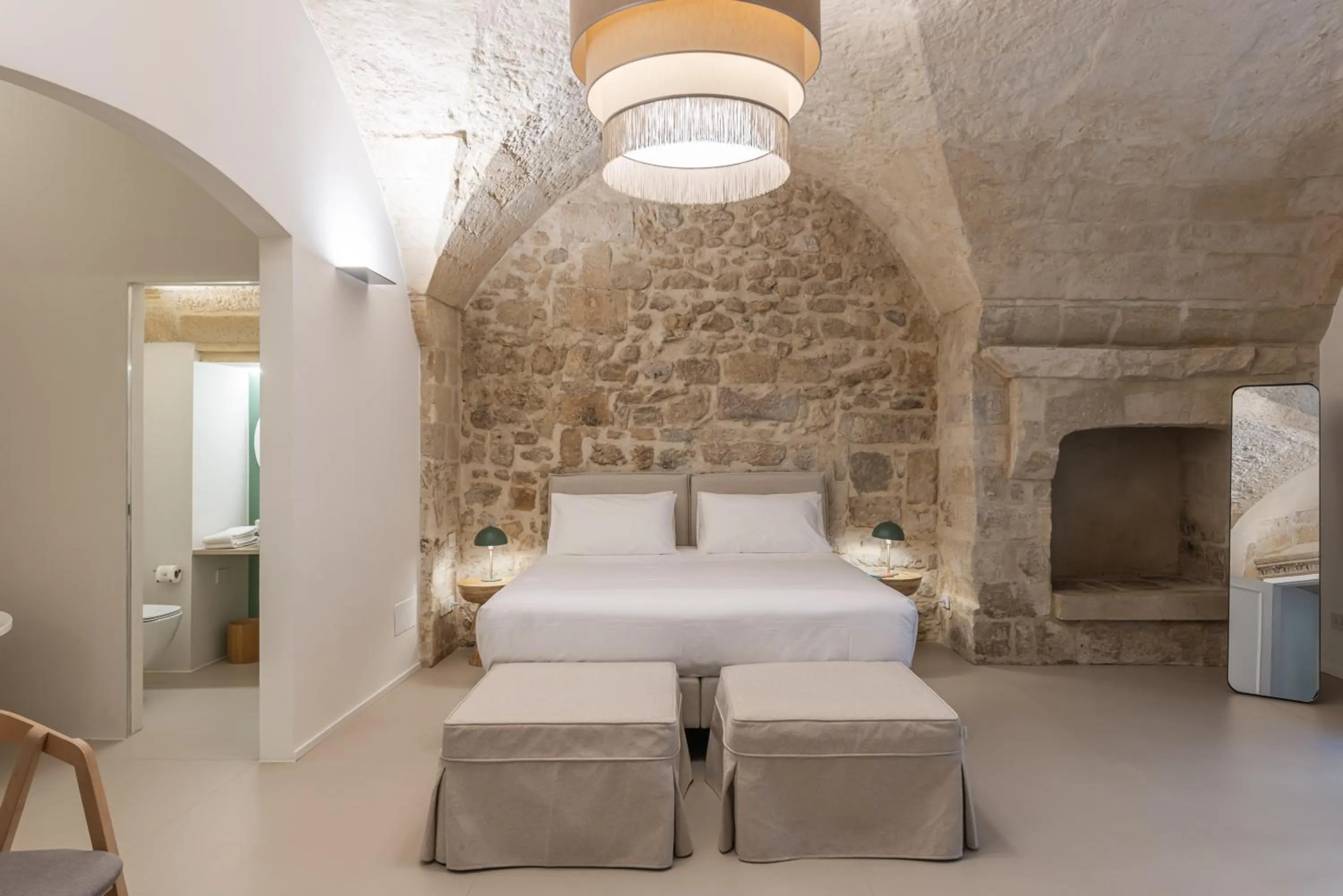 Bathroom, Bed in Arco Vecchio Urban Suite - Epoca Collection