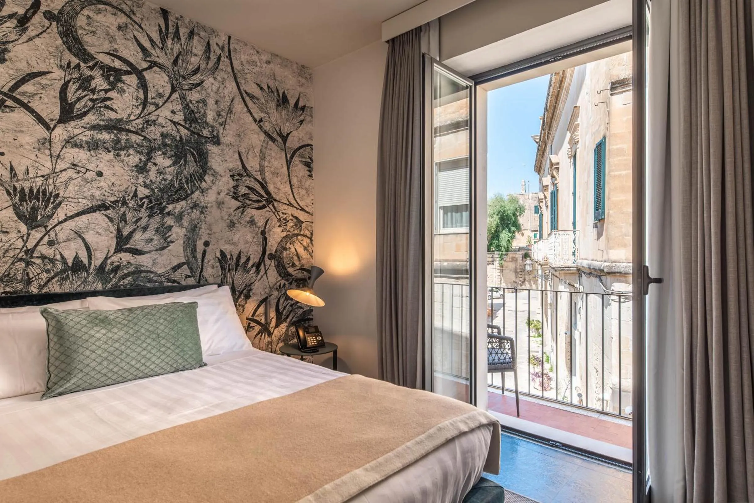 View (from property/room), Bed in Arco Vecchio Urban Suite - Epoca Collection