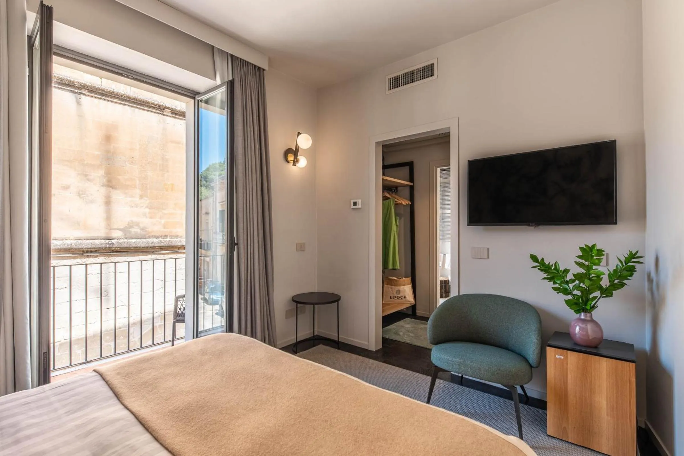 Photo of the whole room, Bed in Arco Vecchio Urban Suite - Epoca Collection