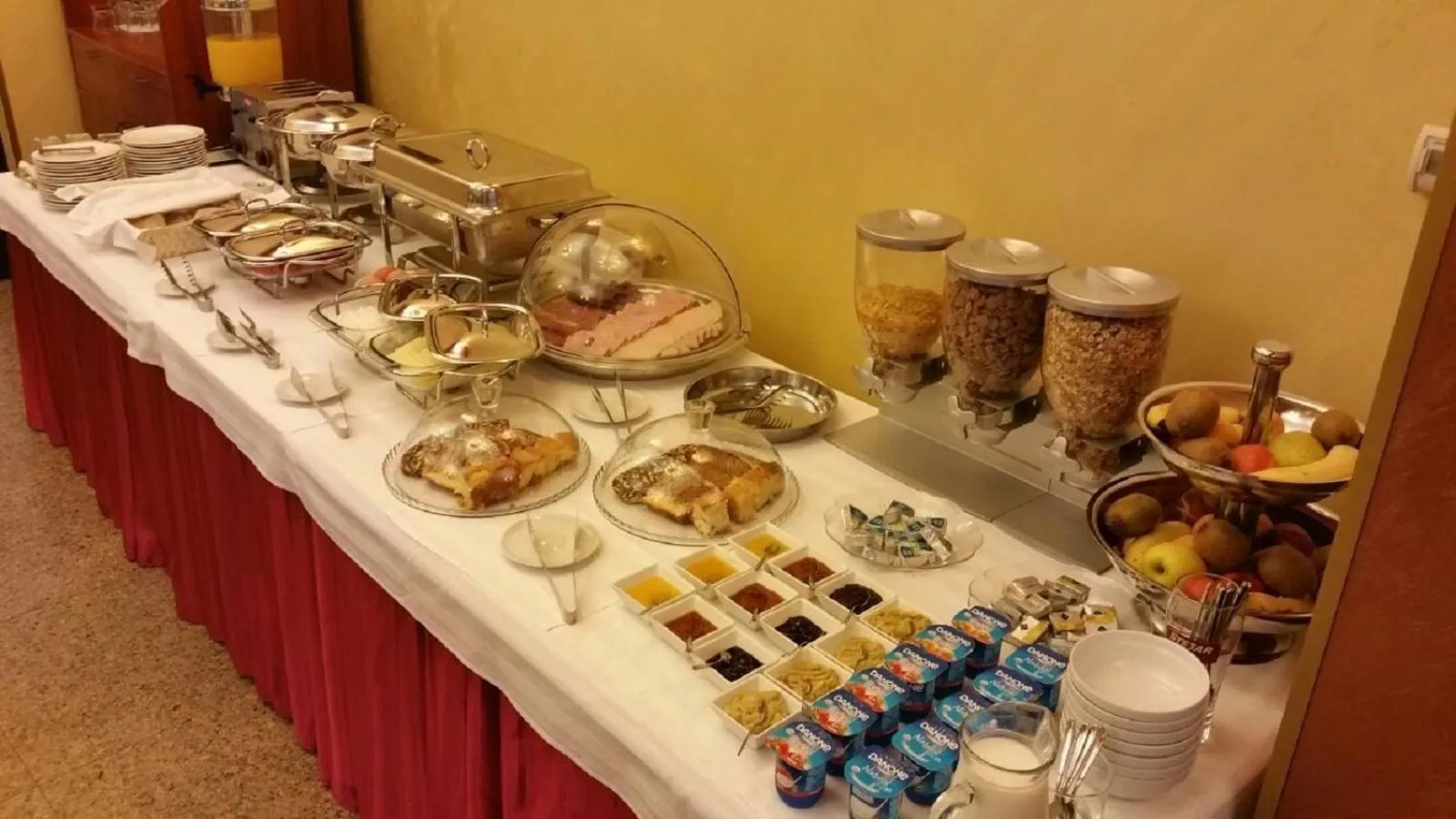 Buffet breakfast in Golden Rose Residence