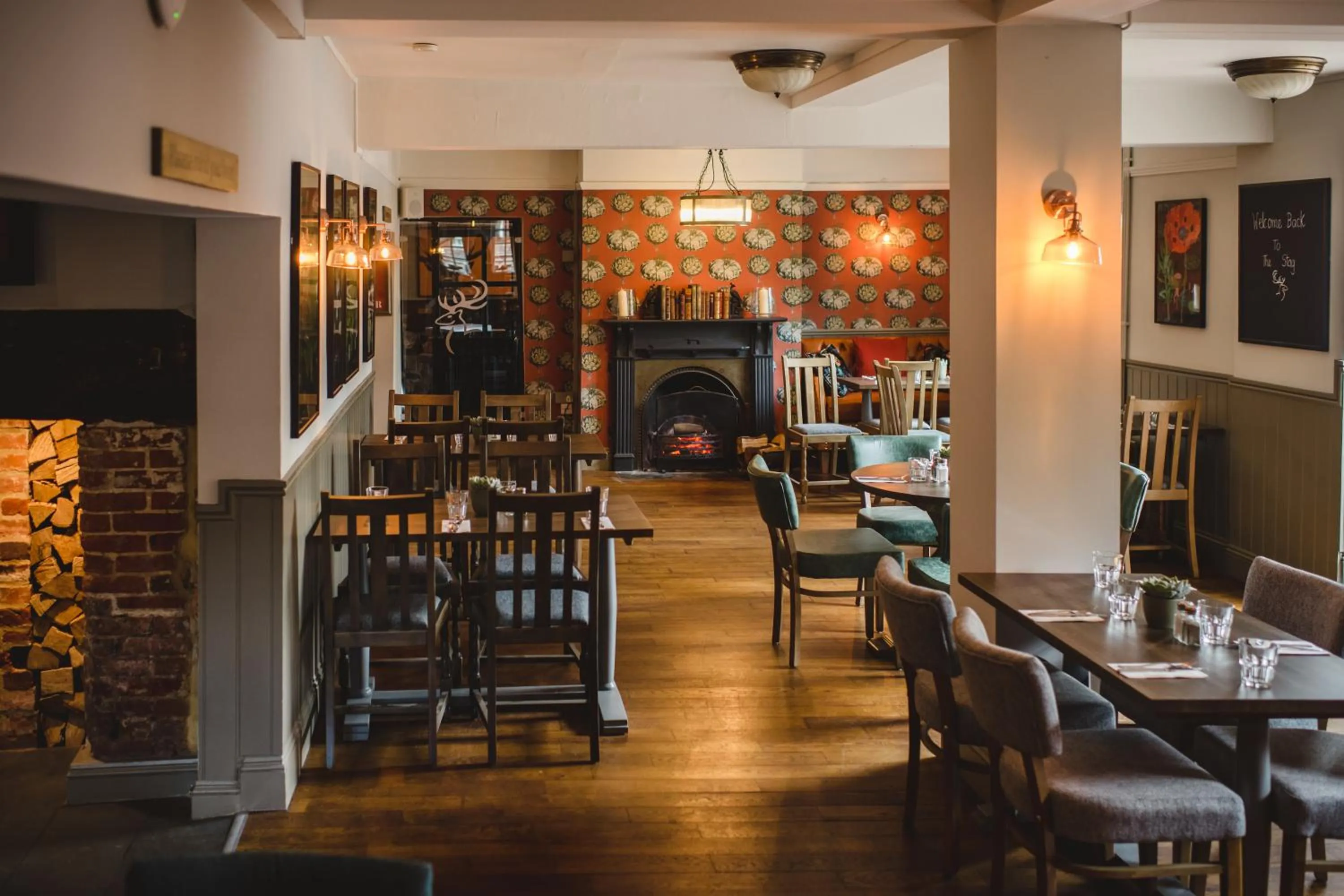 Restaurant/places to eat in The Stag on the River