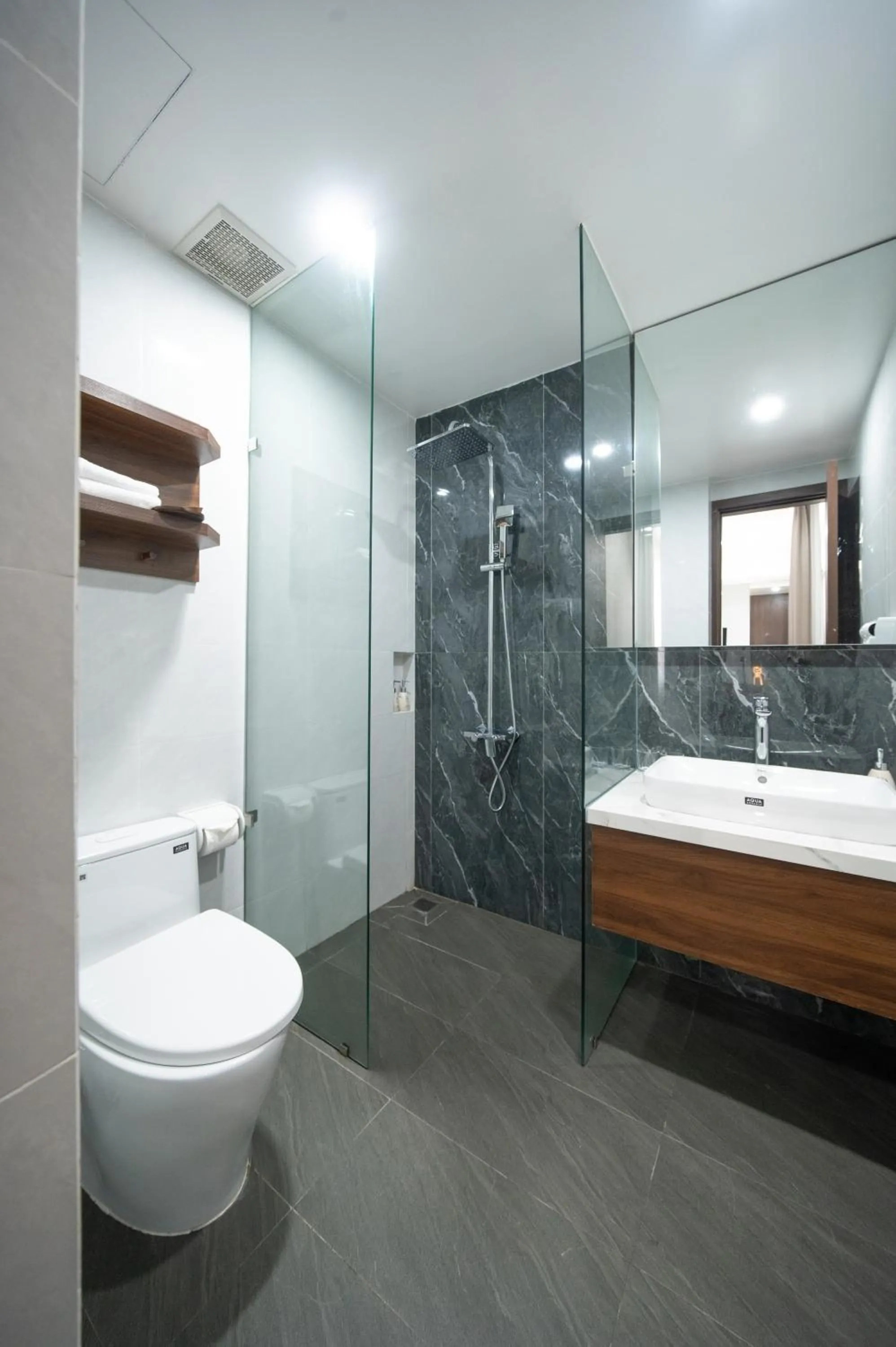 Bathroom in Eden Hue Hotel