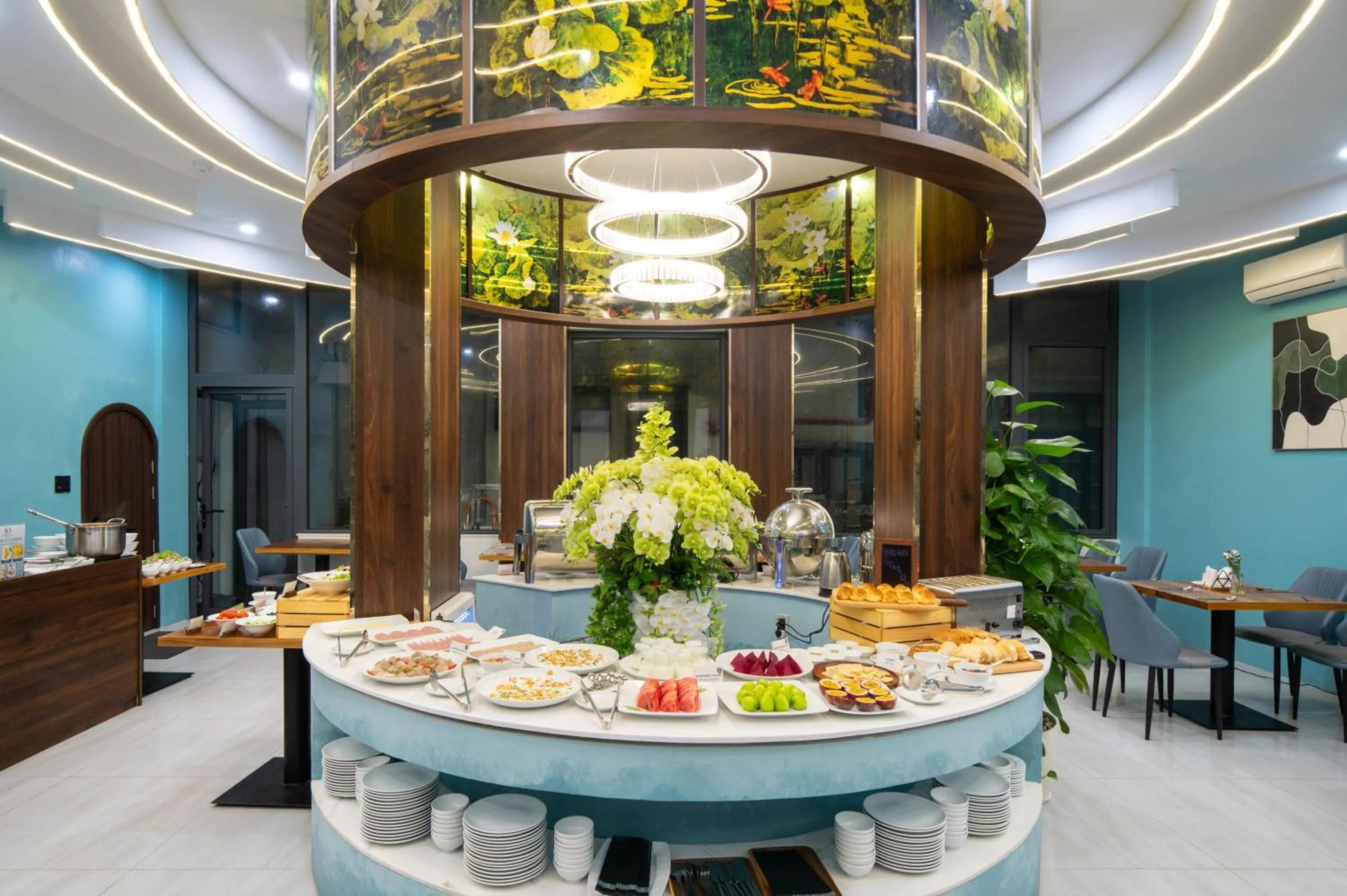 Restaurant/places to eat in Eden Hue Hotel