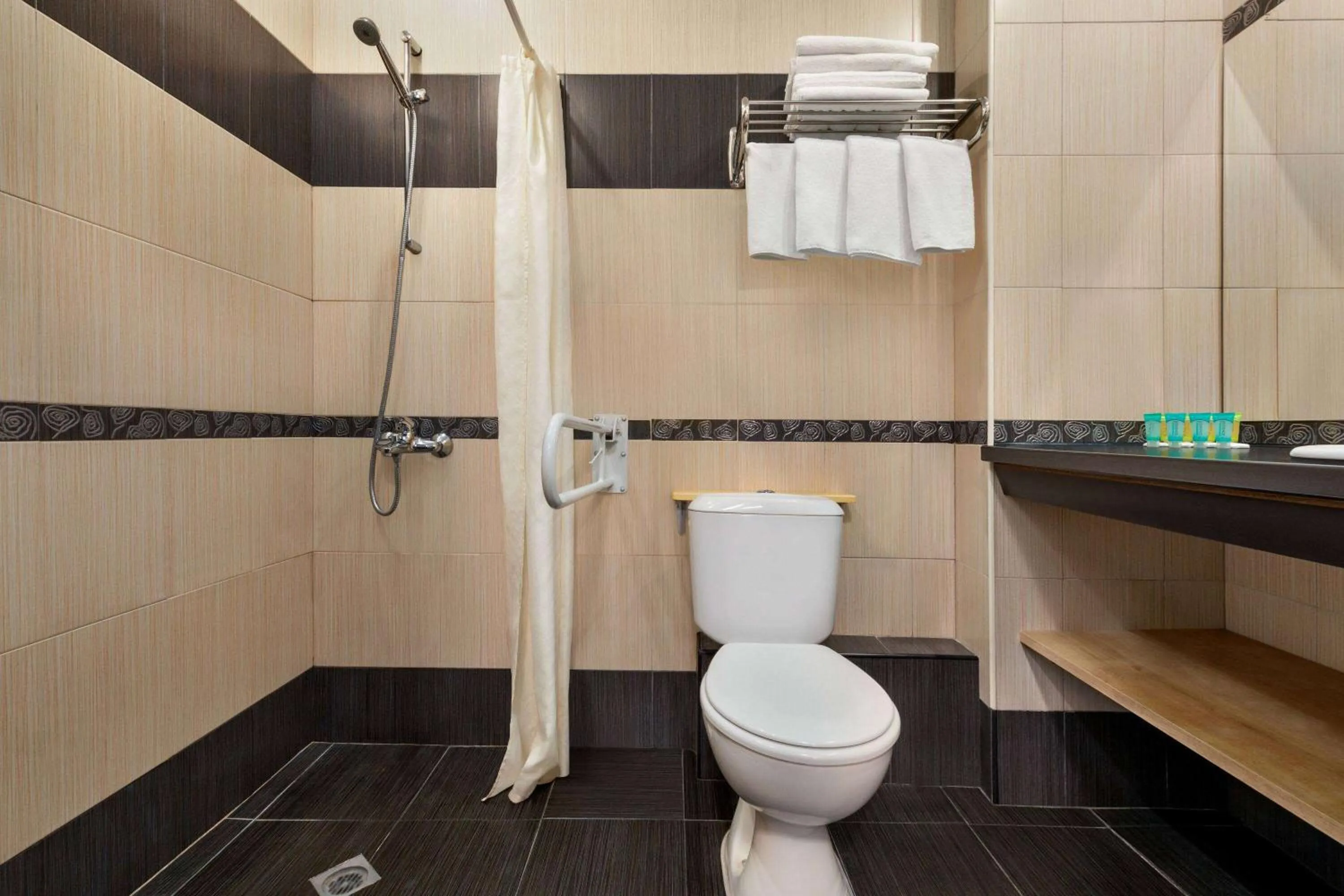Shower in The Balkan Jewel Resort, Trademark Collection by Wyndham