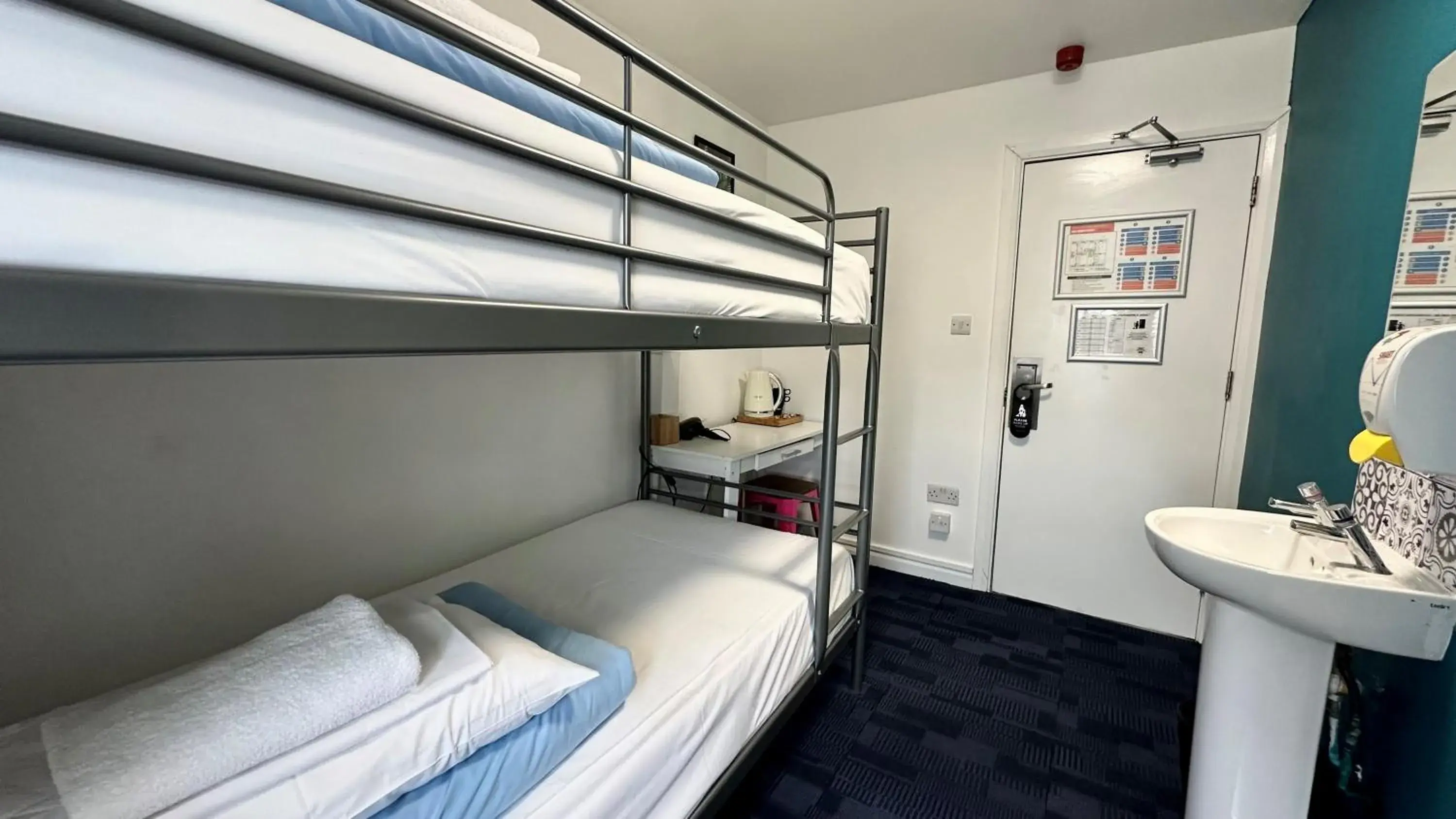 Twin Room with private bathroom in Smart Hyde Park Inn Twin Room with private bathroom in Smart Hyde Park Inn