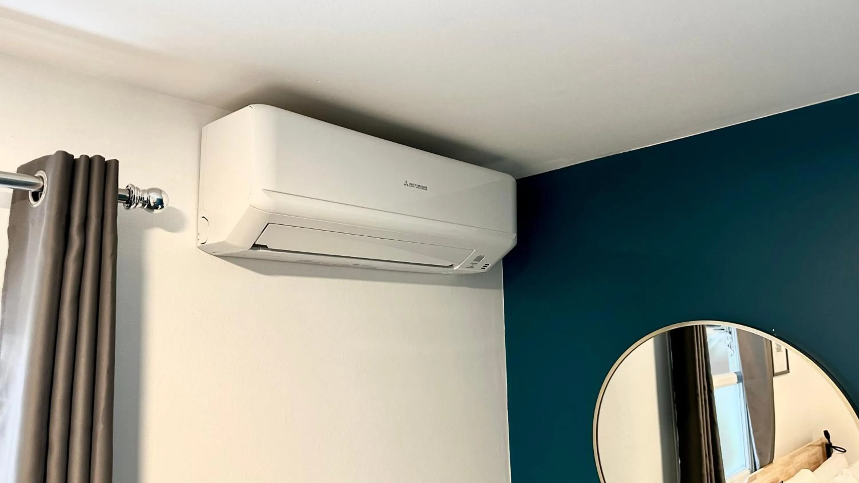air conditioner in Smart Hyde Park Inn
