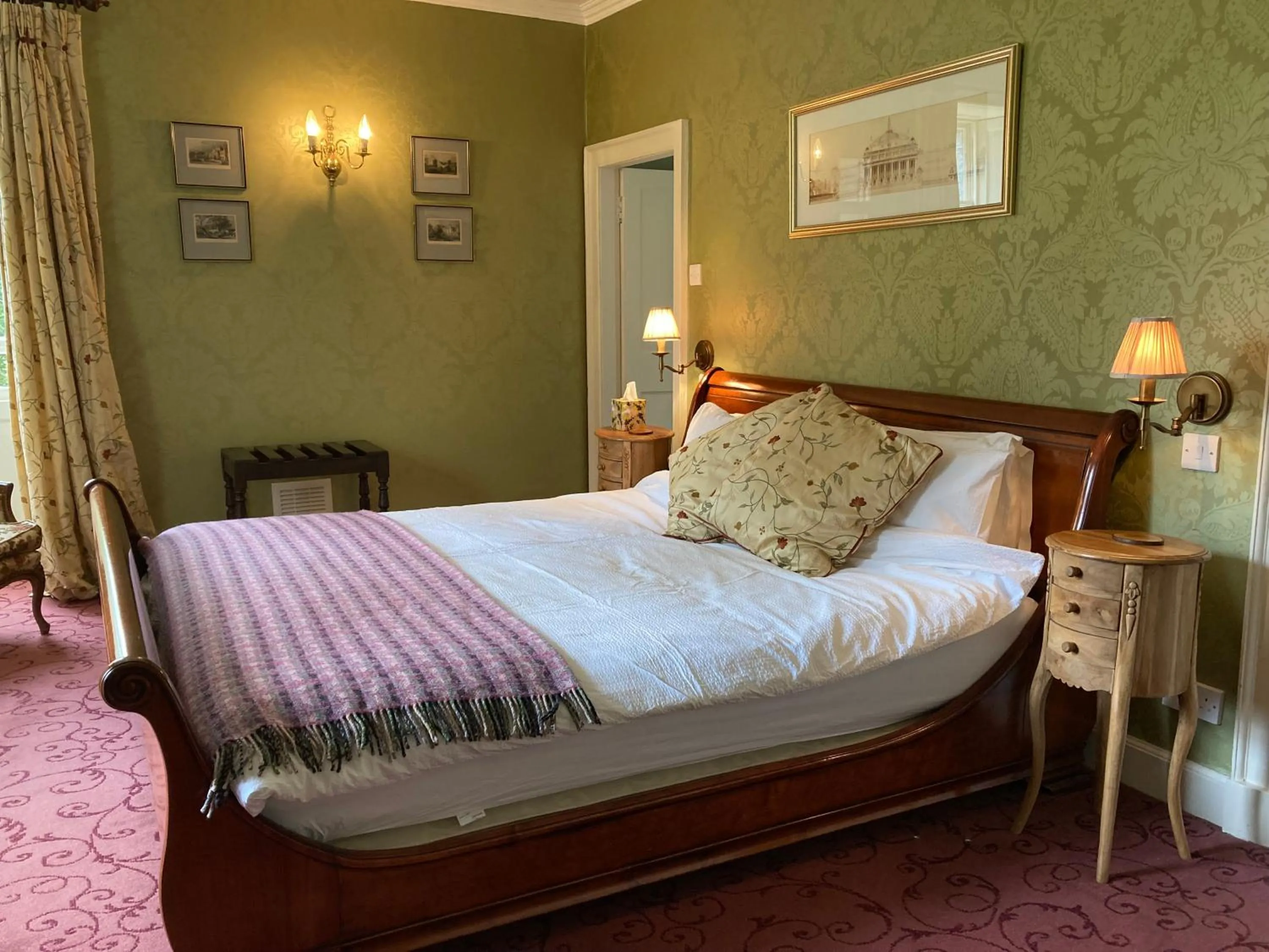 Photo of the whole room, Bed in Bedrule Old Manse B&B