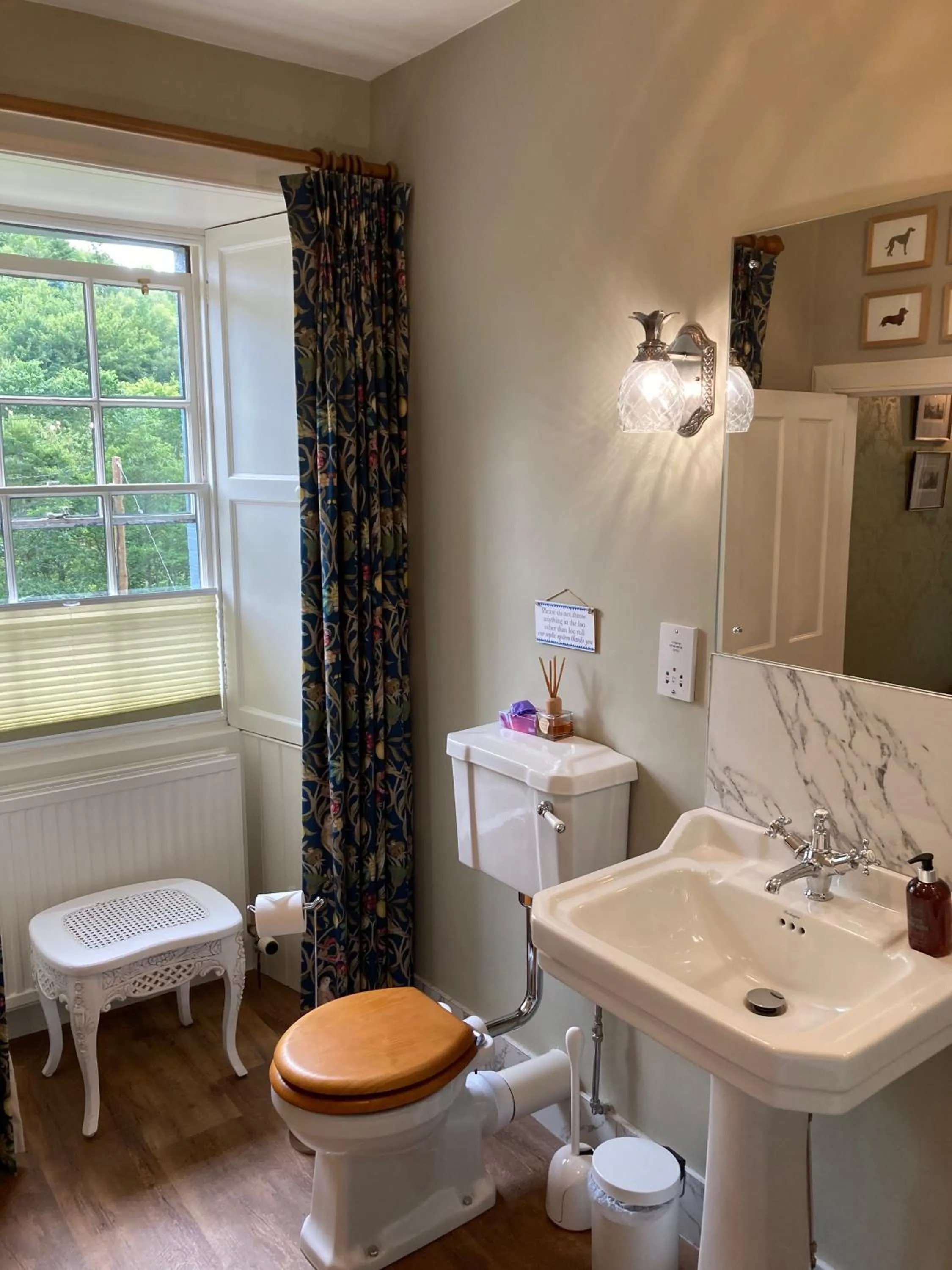 Bathroom in Bedrule Old Manse B&B