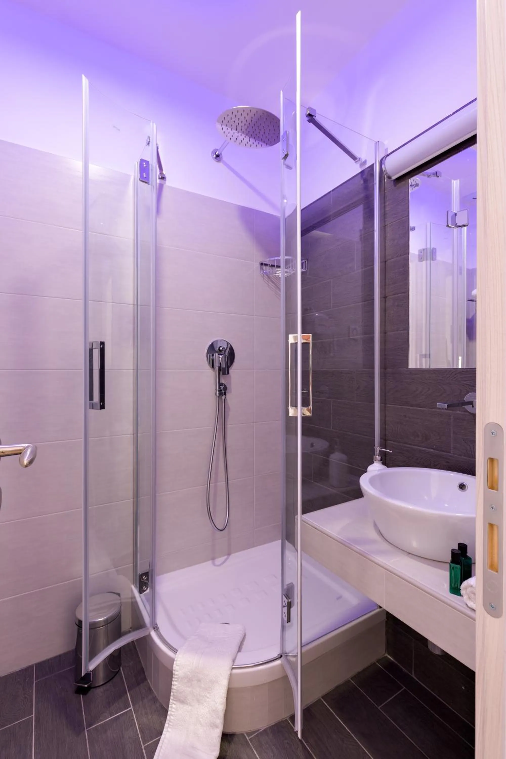 Toilet in Dolce Luxury Rooms