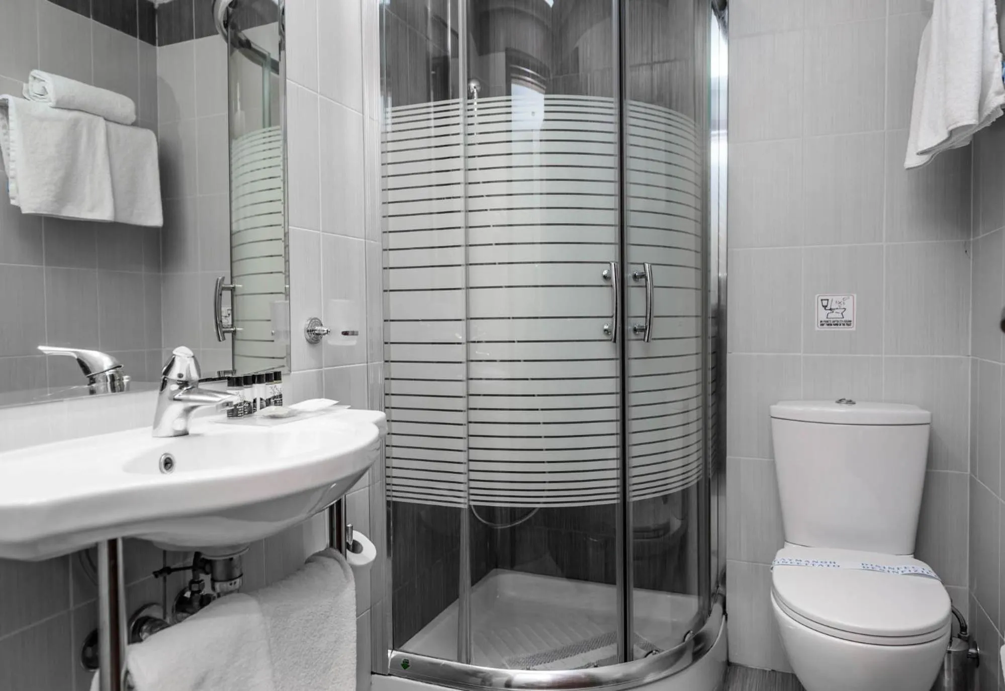 Bathroom in Agamemnon Hotel