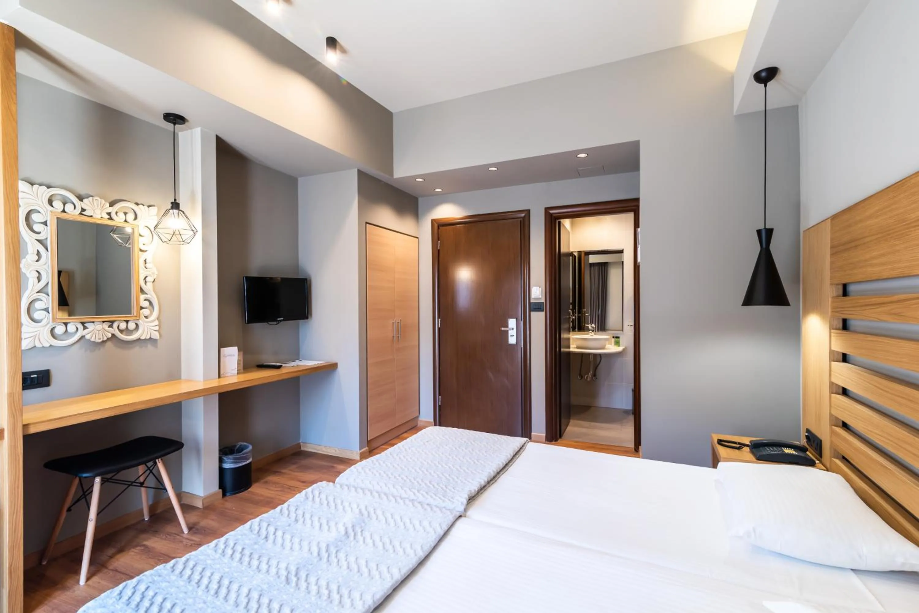 Bed in Agamemnon Hotel