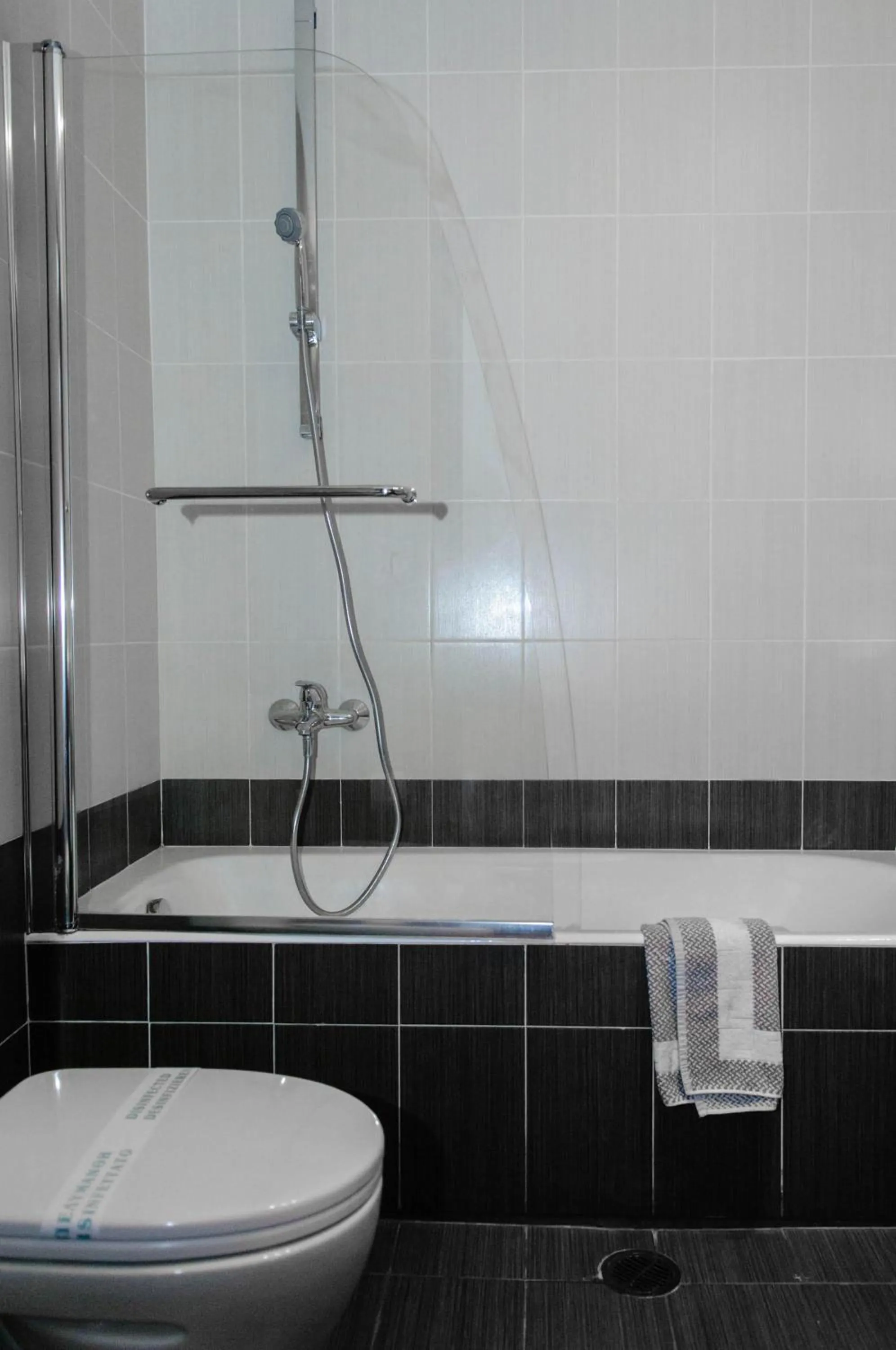 Bathroom in Agamemnon Hotel