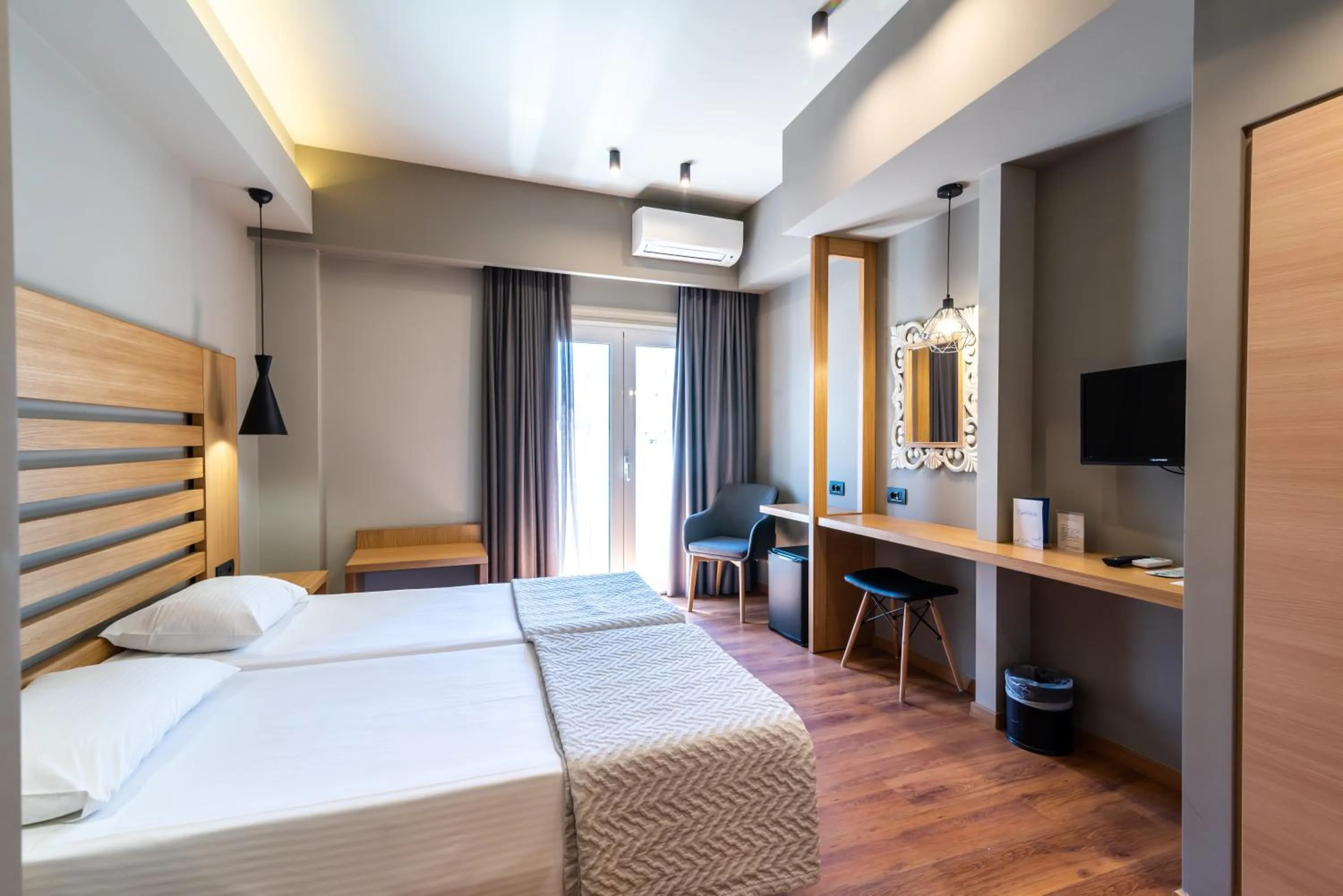 Bed in Agamemnon Hotel