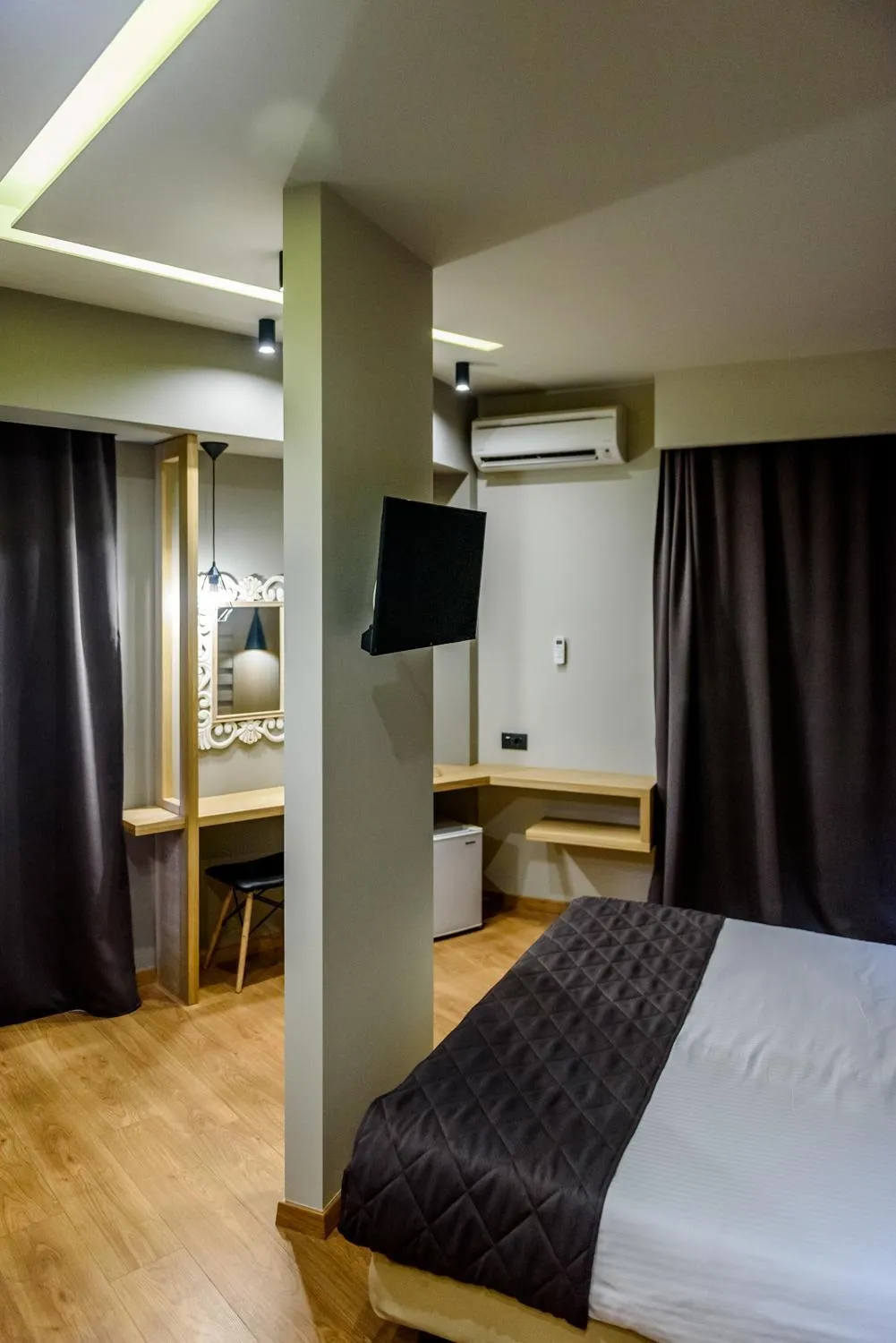 Photo of the whole room, Bed in Agamemnon Hotel