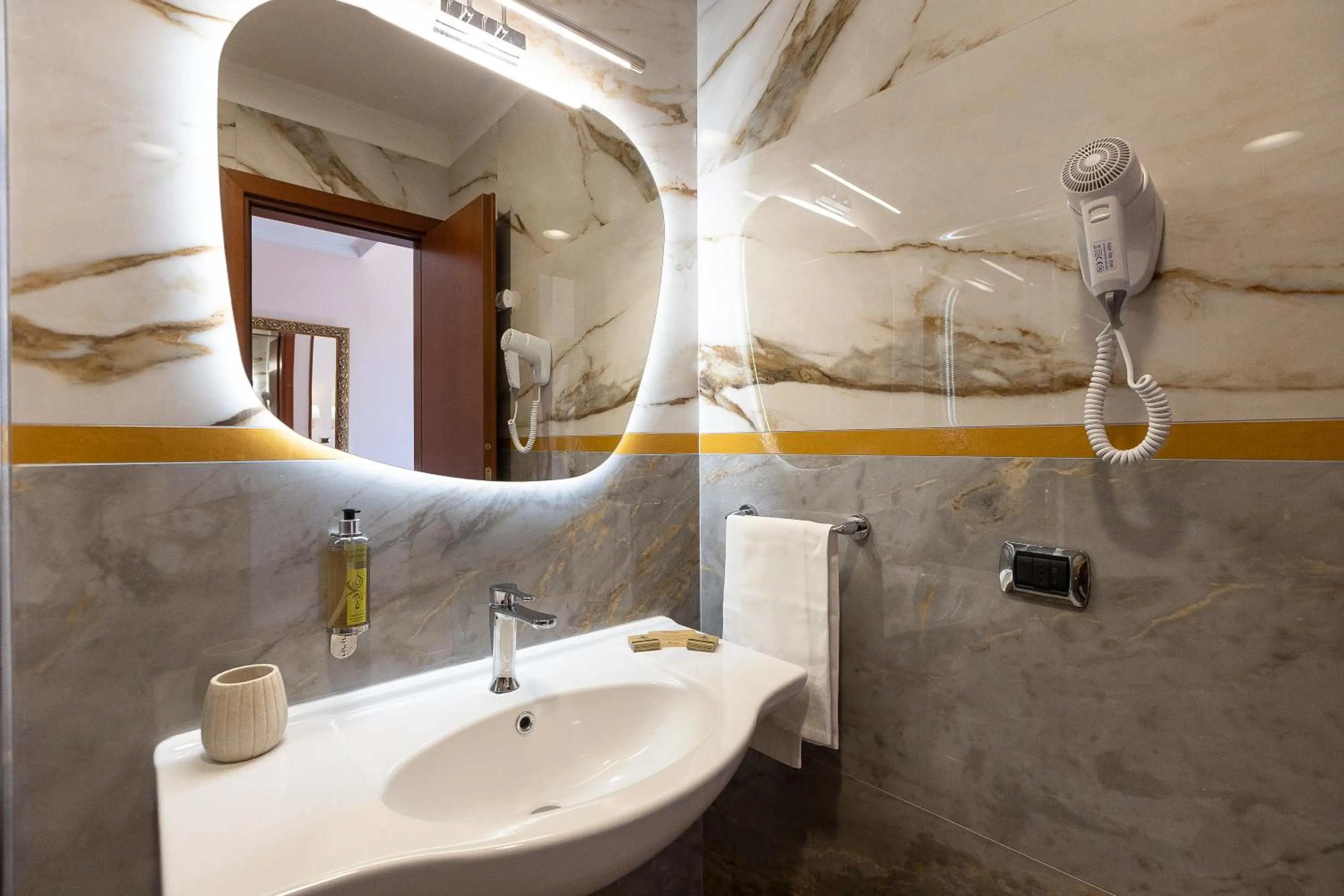 Bathroom in Rome To Stay