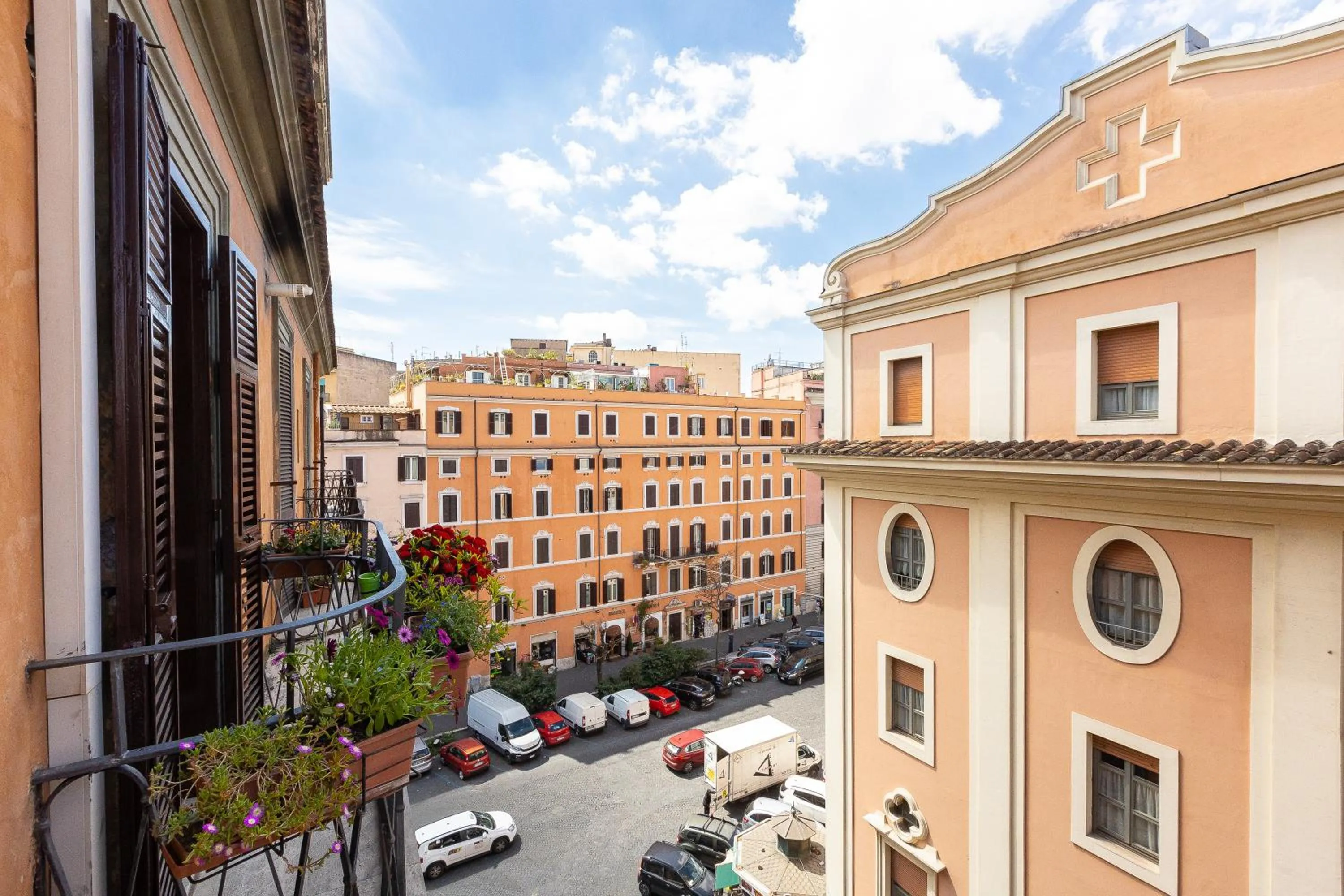 Street view in Rome To Stay