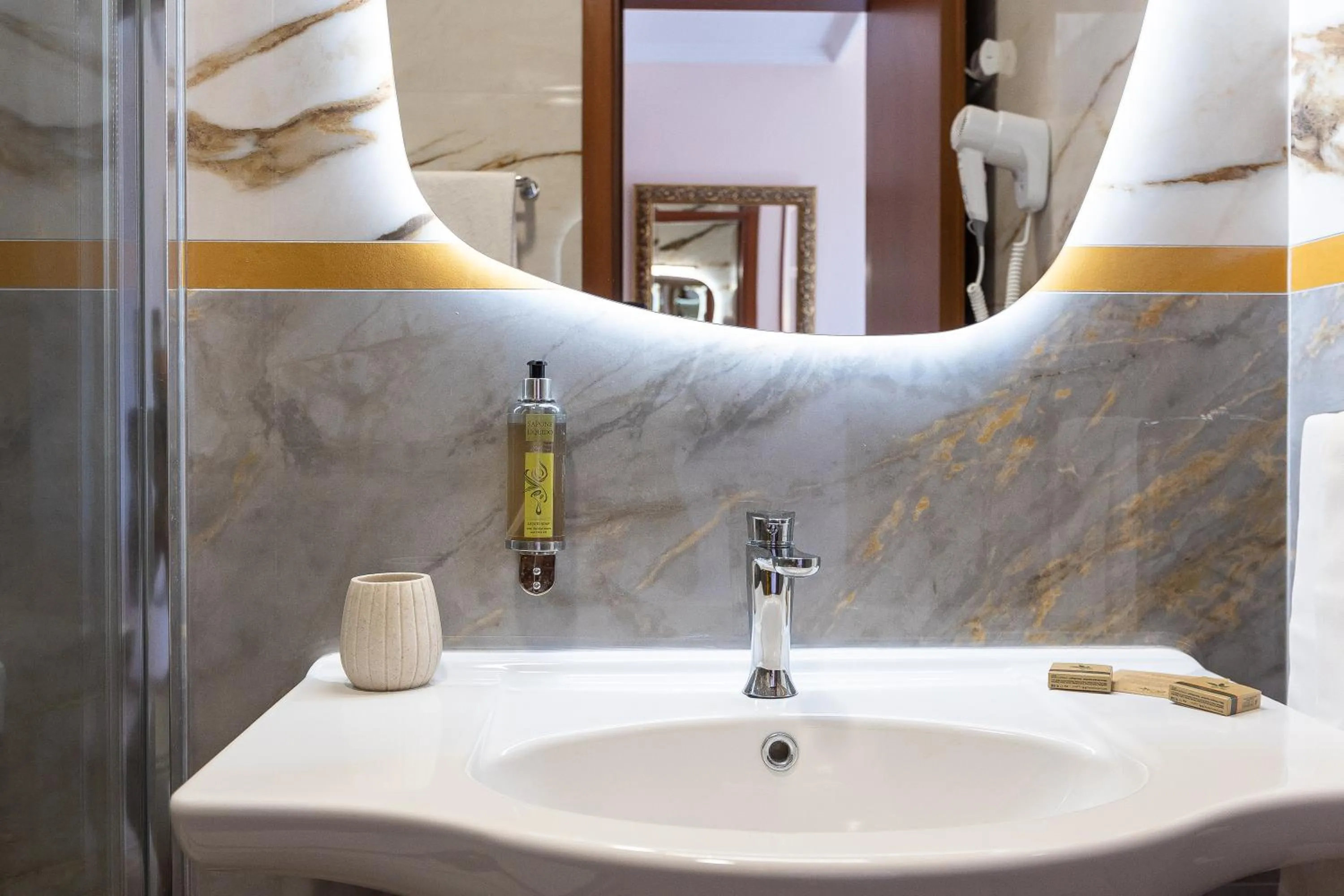 Bathroom in Rome To Stay