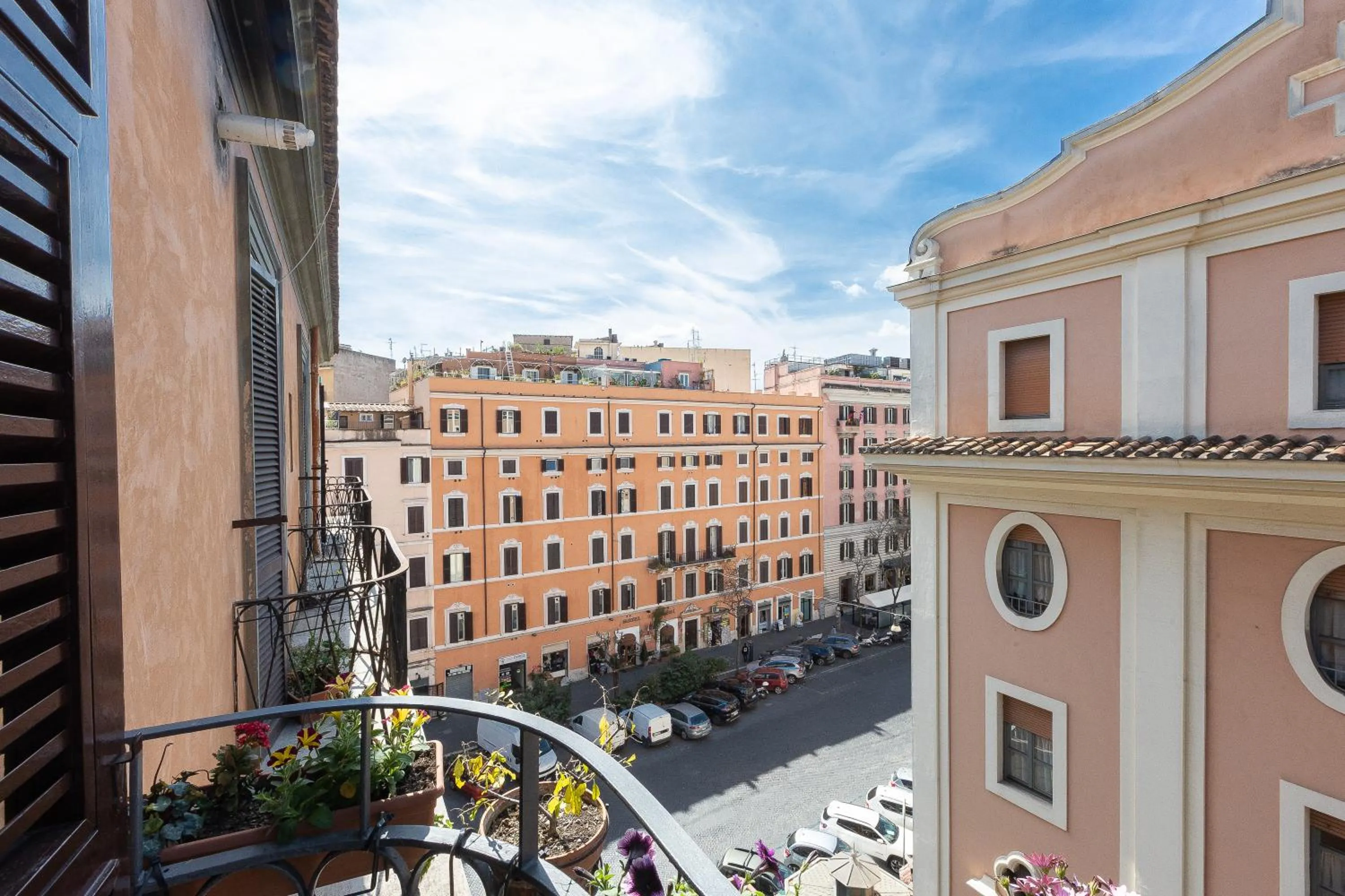 Street view in Rome To Stay