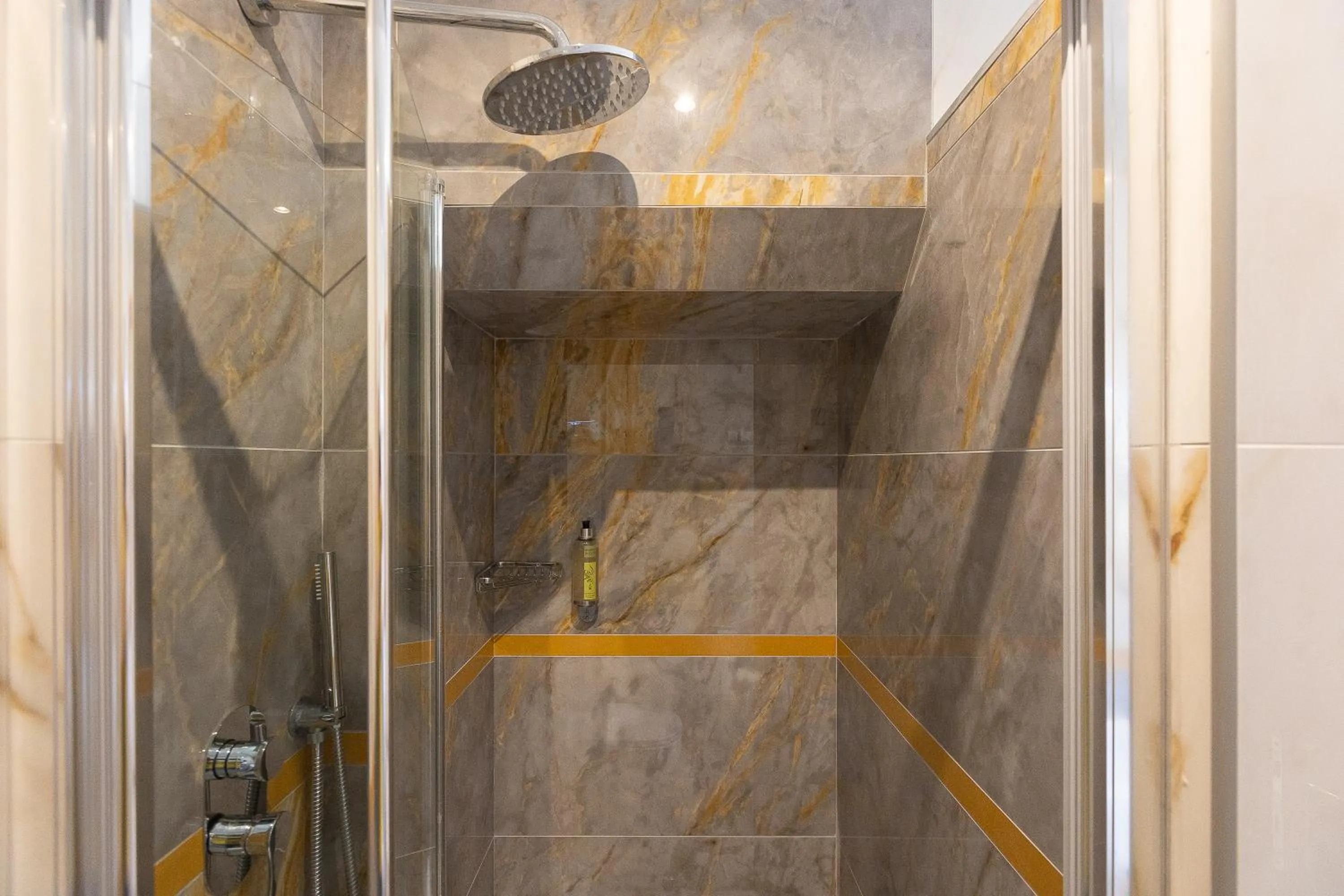 Shower in Rome To Stay