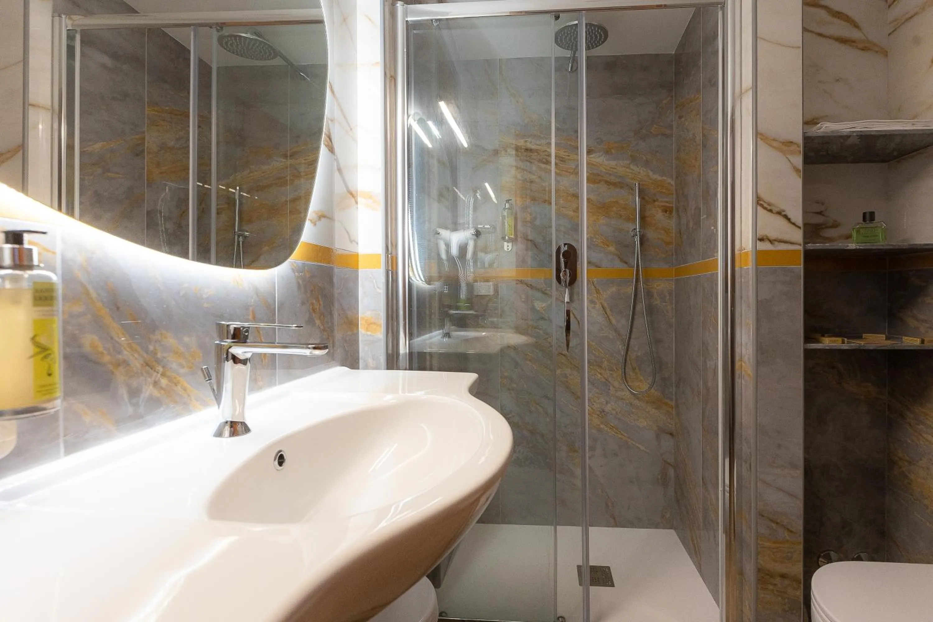 Bathroom in Rome To Stay