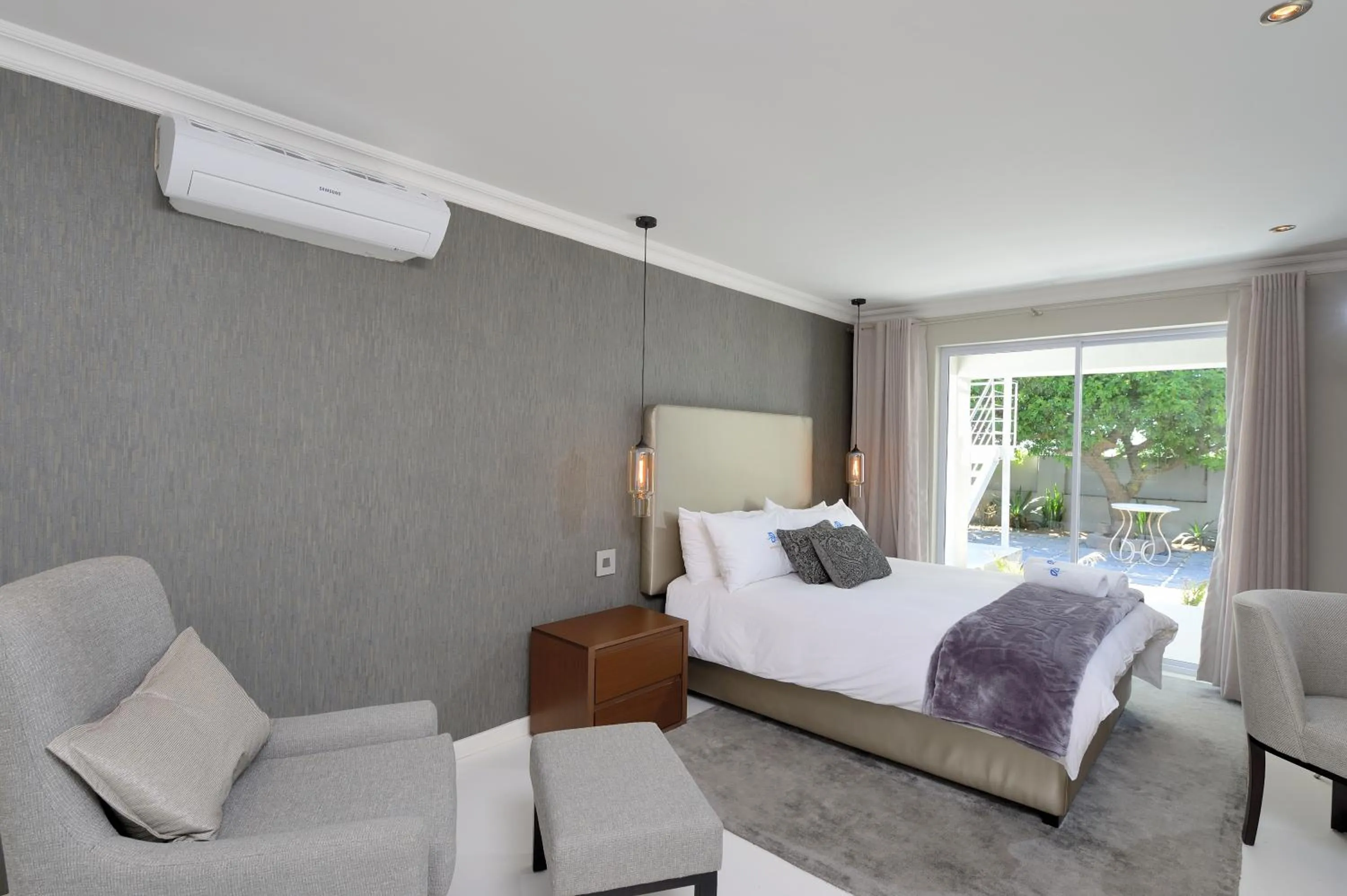 Bedroom, Bed in Grand Blue D