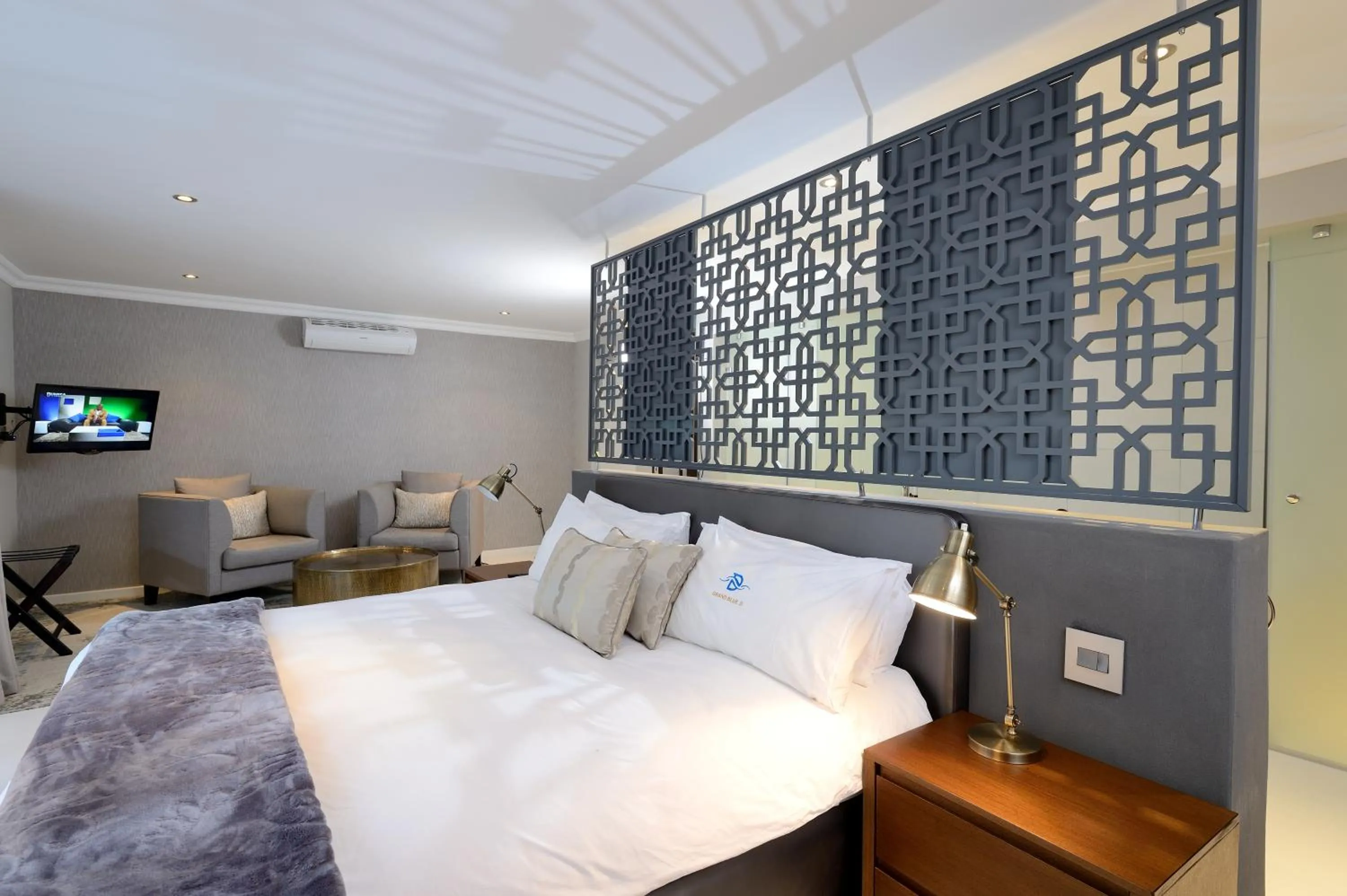 Shower, Bed in Grand Blue D