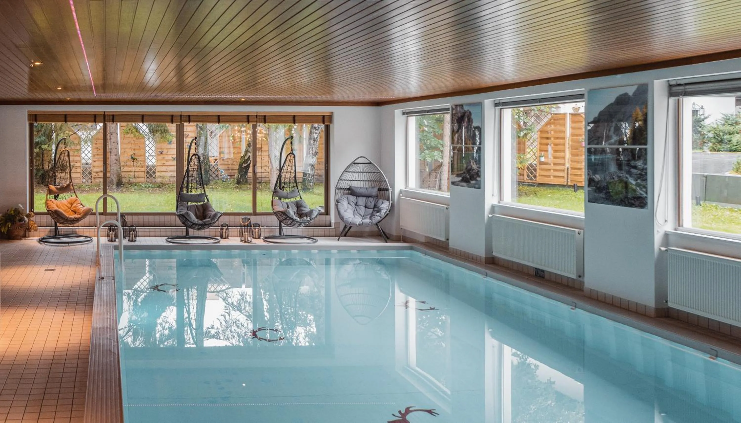 Swimming pool in Hotel Jagdhaus Monzabon