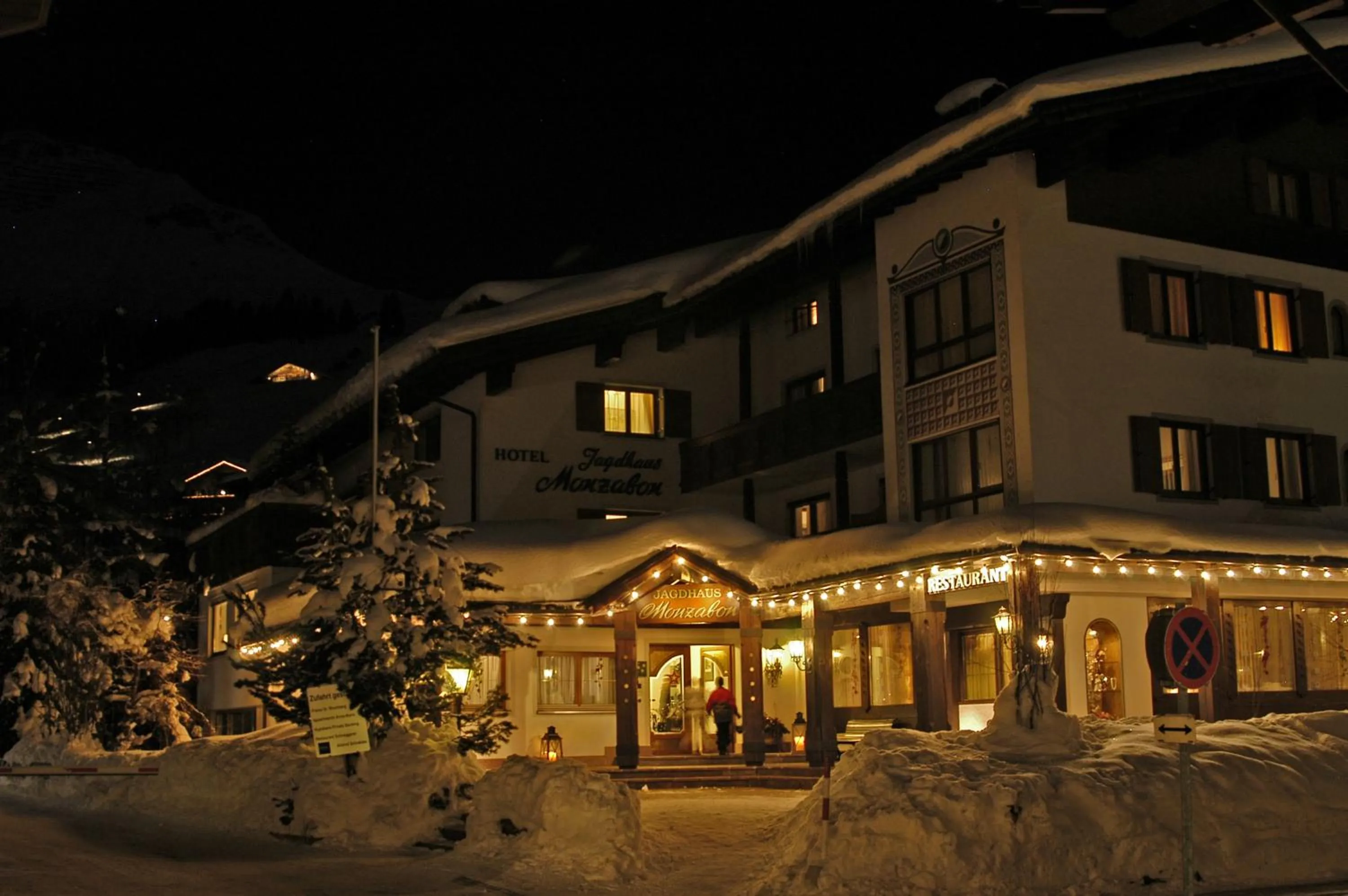 Facade/entrance in Hotel Jagdhaus Monzabon