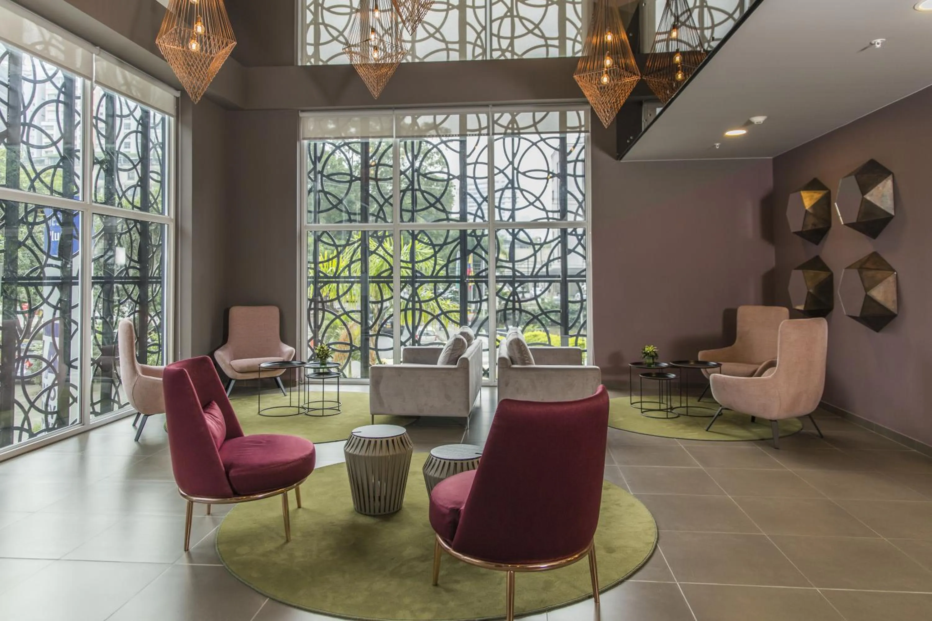 Communal lounge/ TV room in City Express Plus by Marriott Medellín Colombia