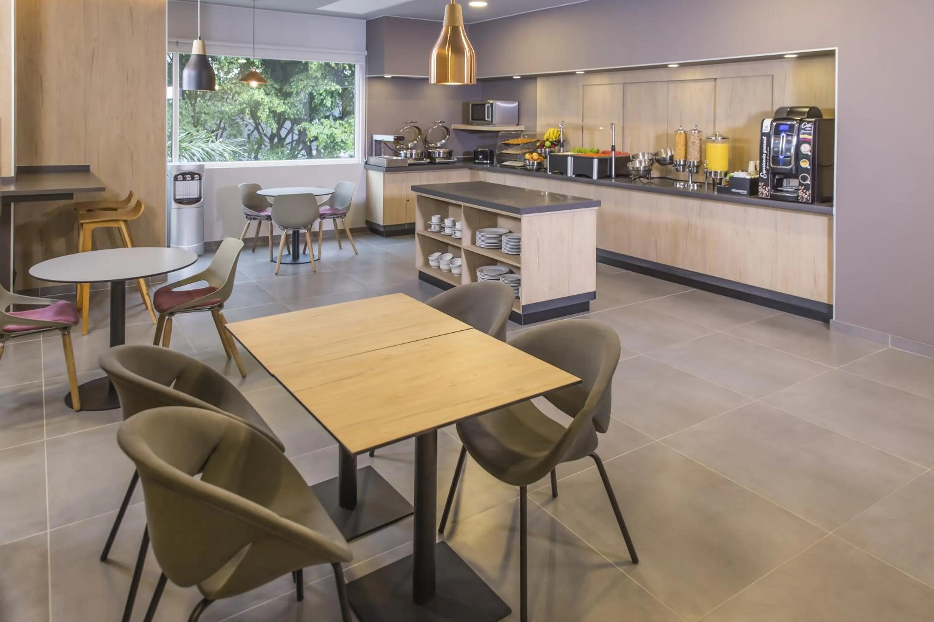 Restaurant/places to eat in City Express Plus by Marriott Medellín Colombia