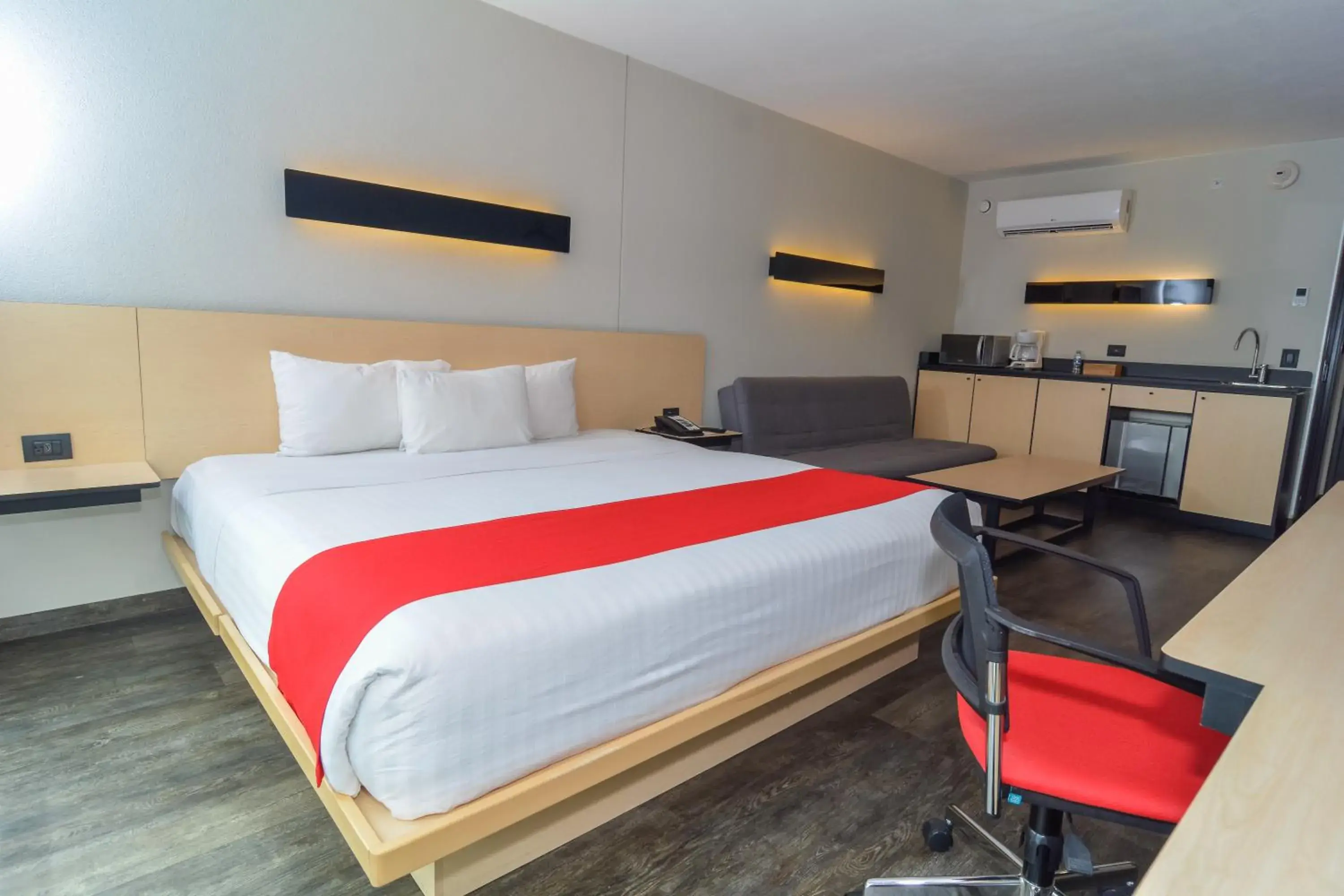 Superior Queen Room with Sofa Bed in City Express Plus by Marriott Medellín Colombia Superior Queen Room with Sofa Bed in City Express Plus by Marriott Medellín Colombia