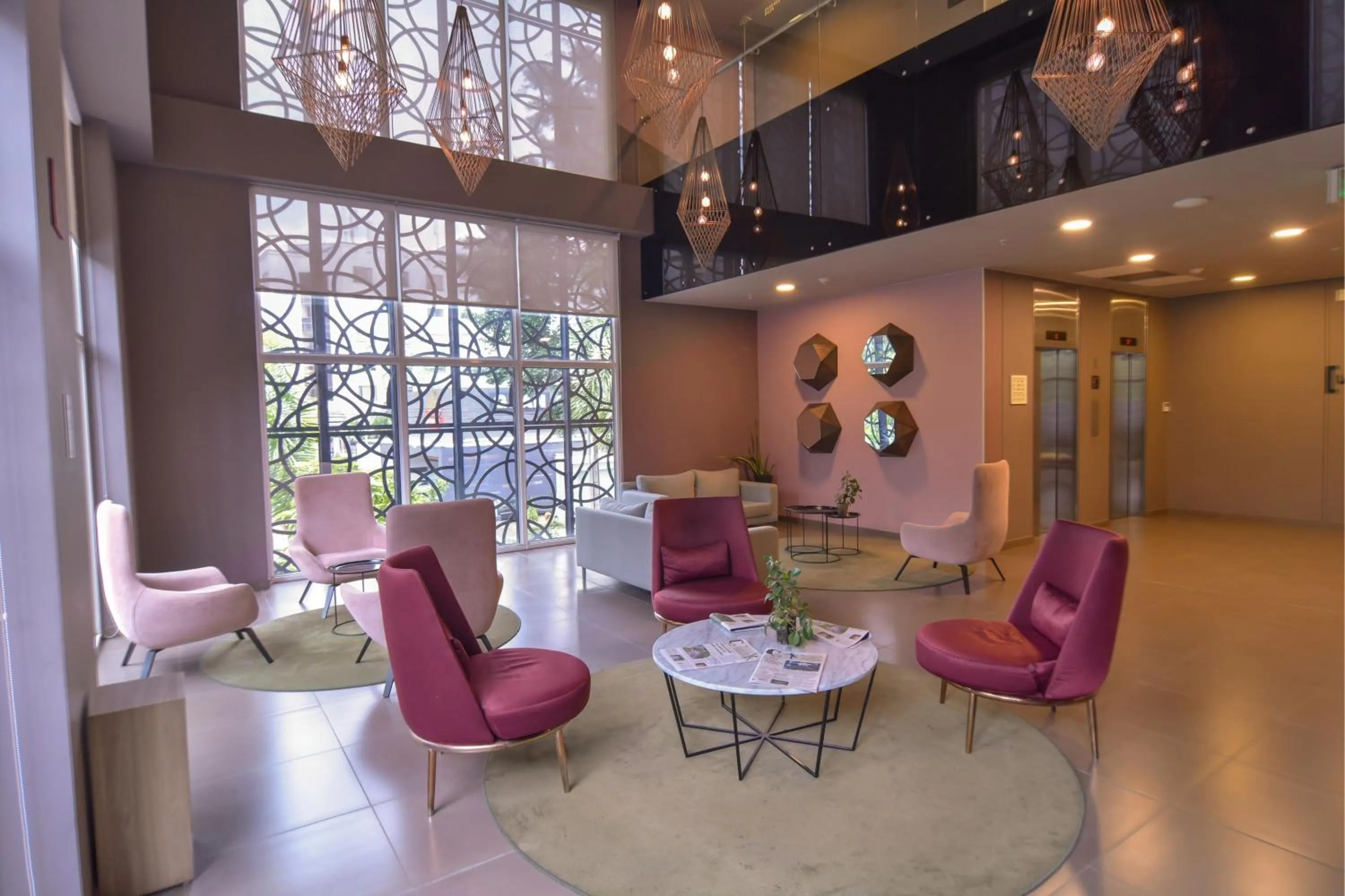 Lobby or reception in City Express Plus by Marriott Medellín Colombia