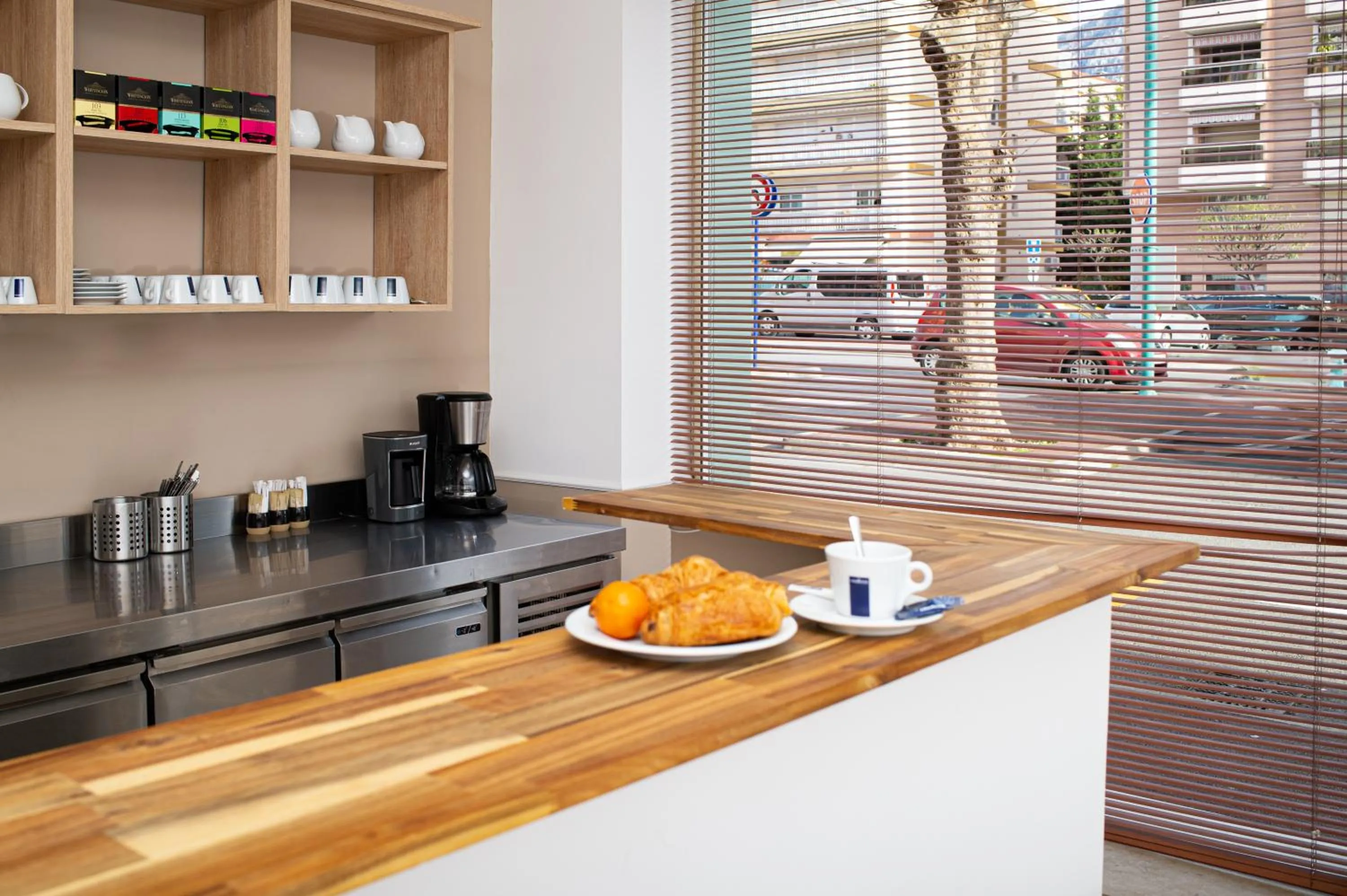 Coffee/tea facilities in Hotel Parisien