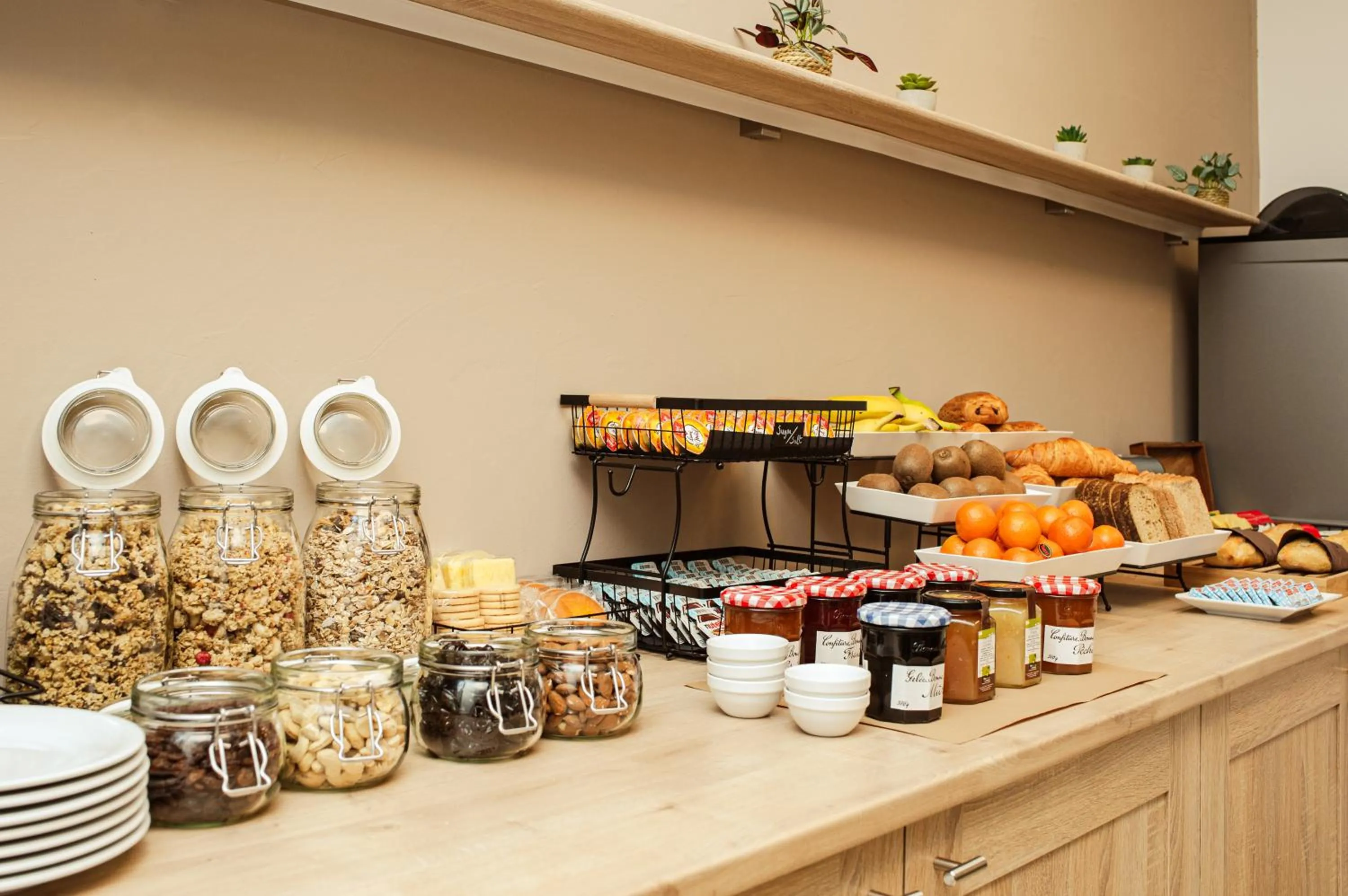 Coffee/tea facilities in Hotel Parisien