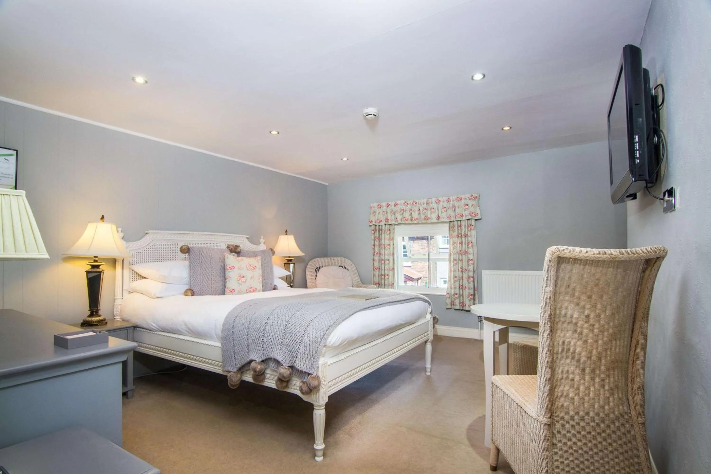 Photo of the whole room, Bed in Black Horse Inn