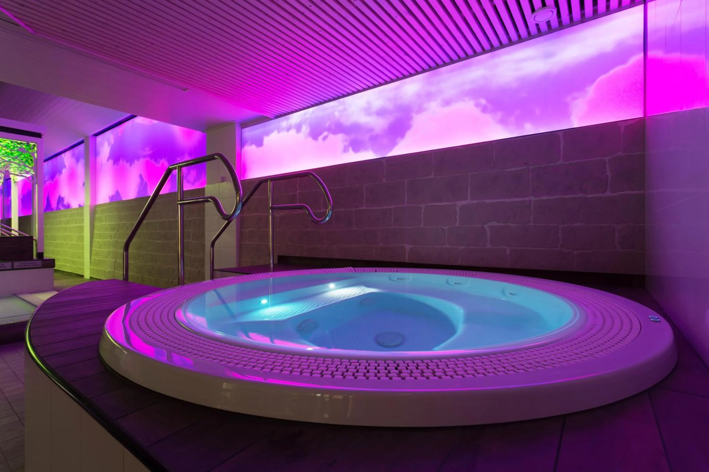 Hot Spring Bath in Lohja Spa & Resort