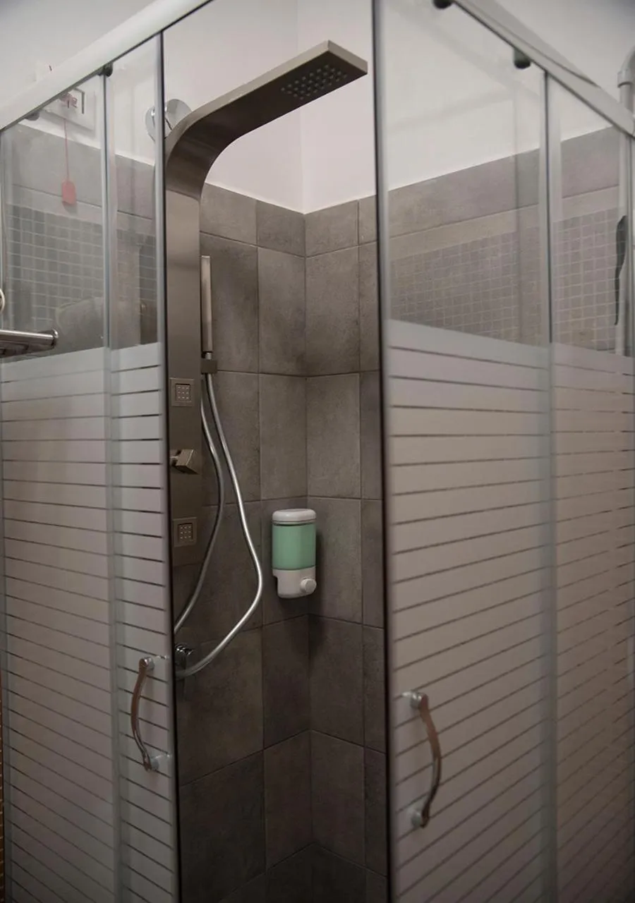 Shower in Monti49 GuestHouse