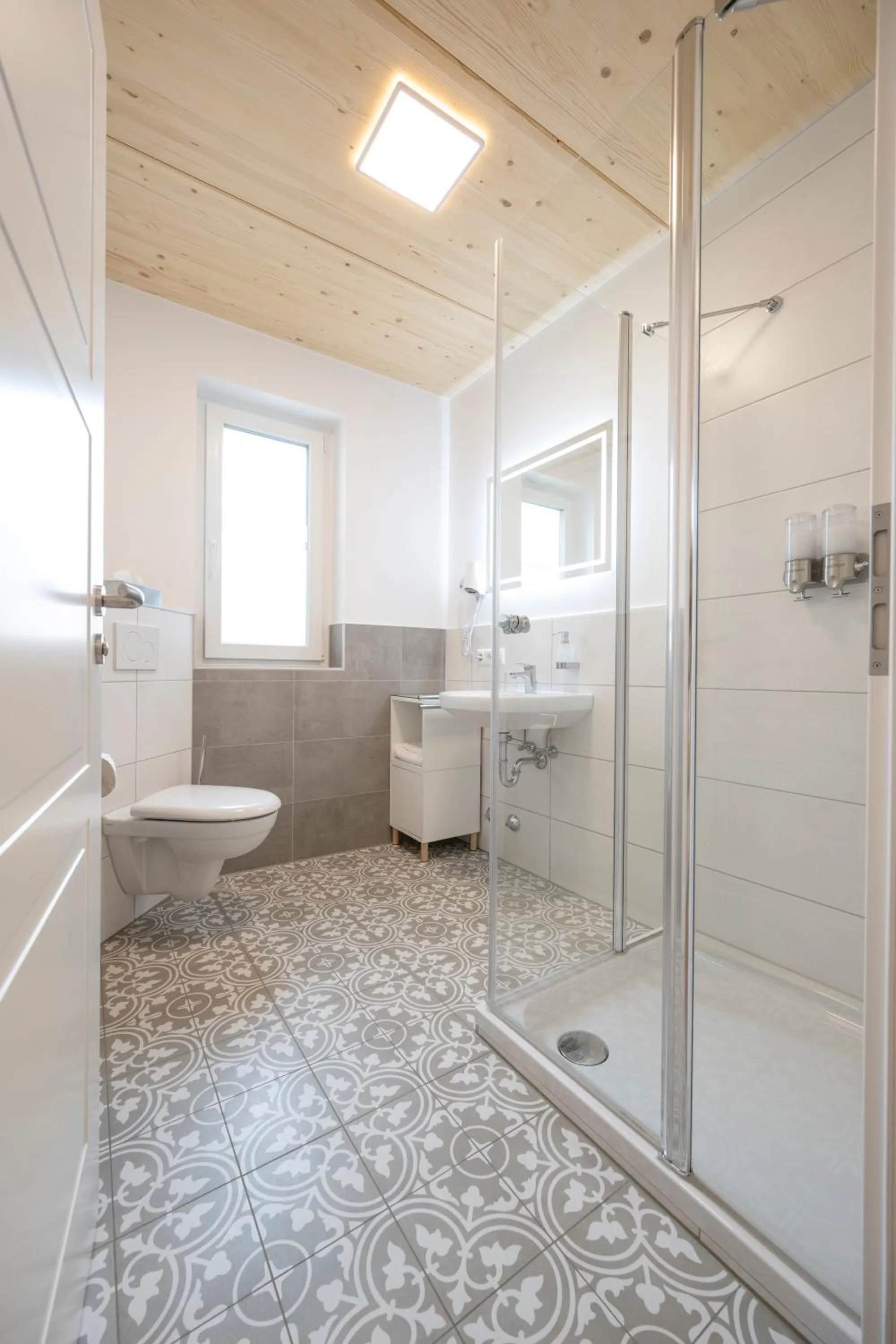 Shower in Landgasthof zur Sonne