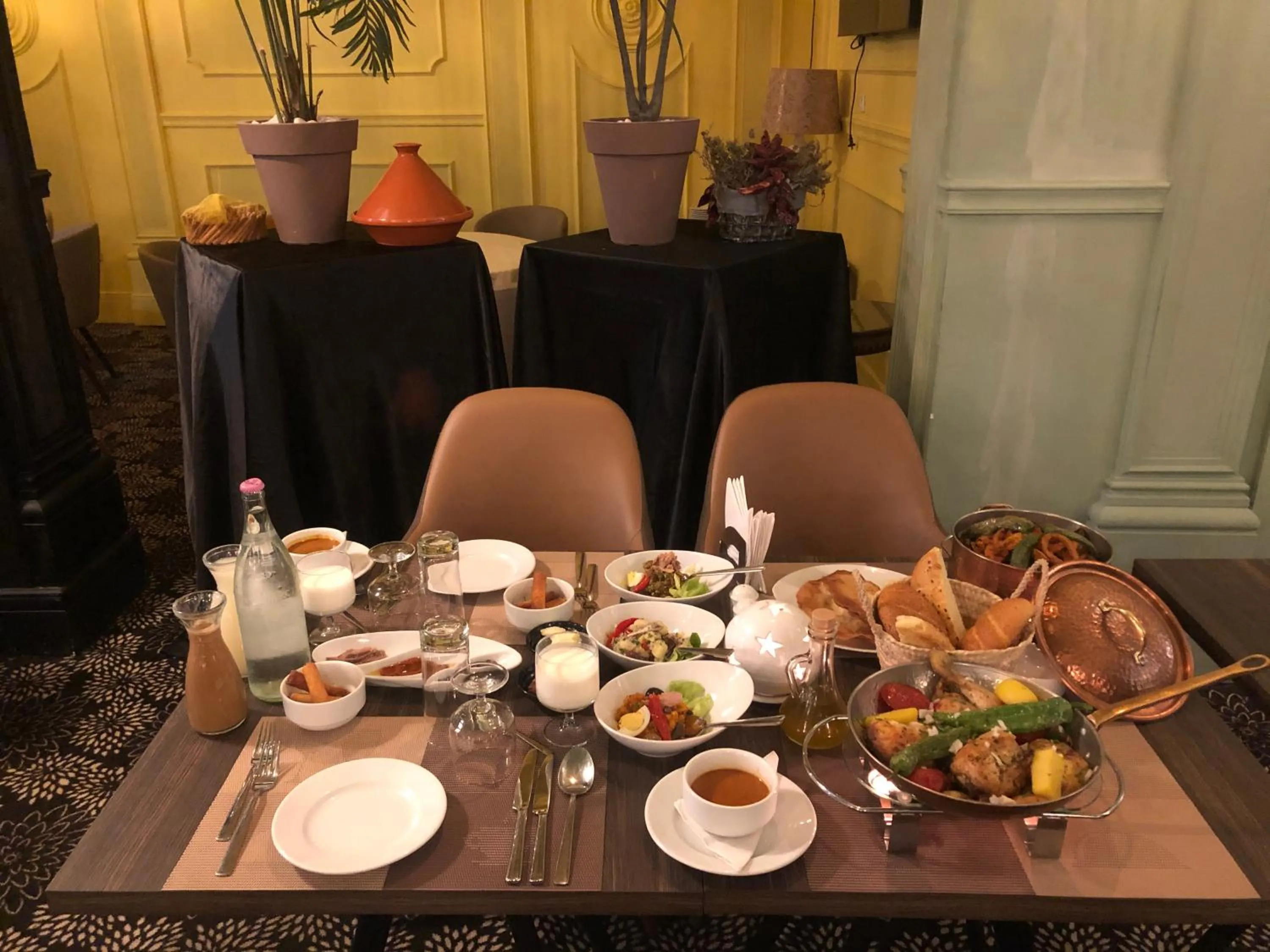 Restaurant/places to eat in Hôtel La Maison Blanche